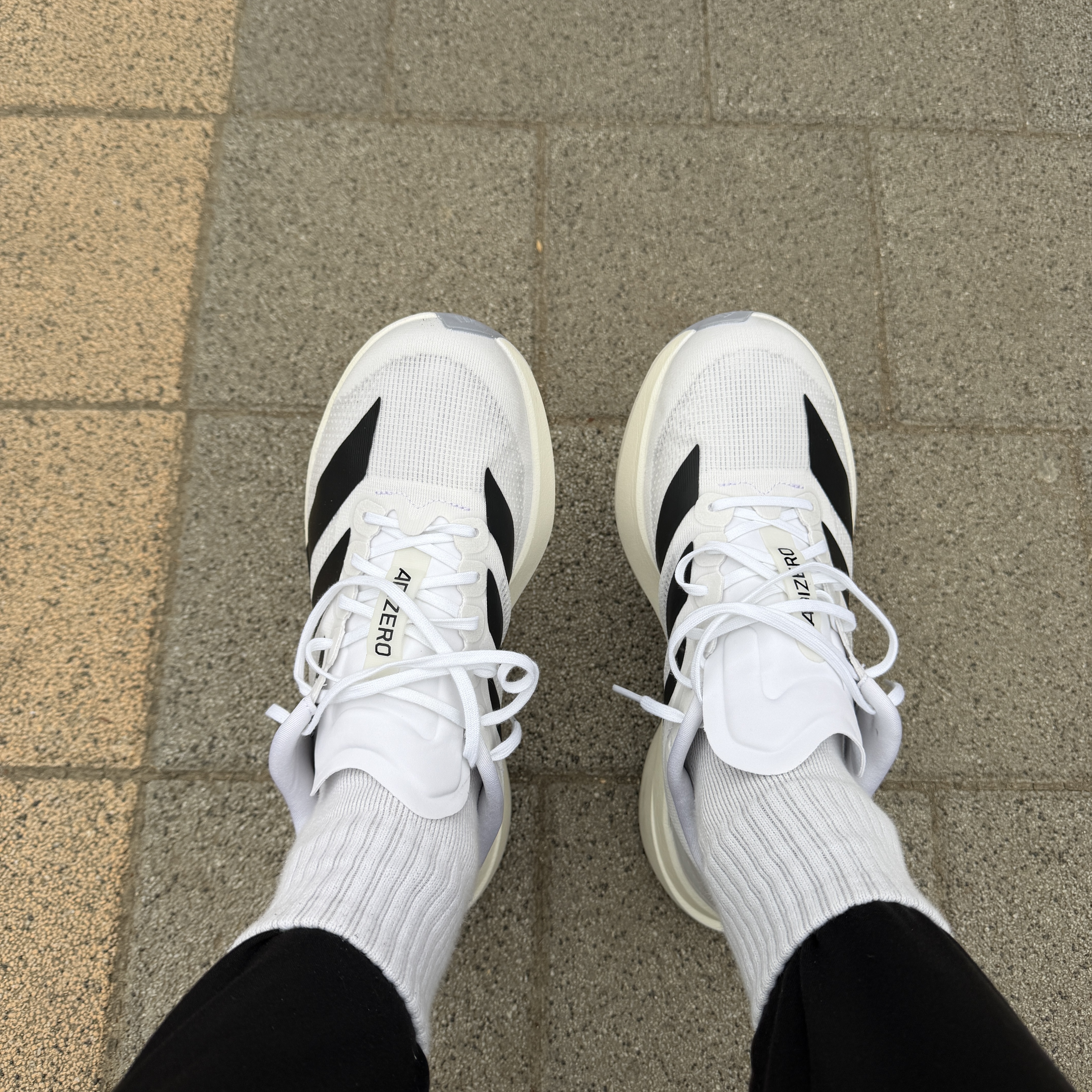 Adidas Adizero EVO SL Cloud White Core Black 착용 스타일 - 1