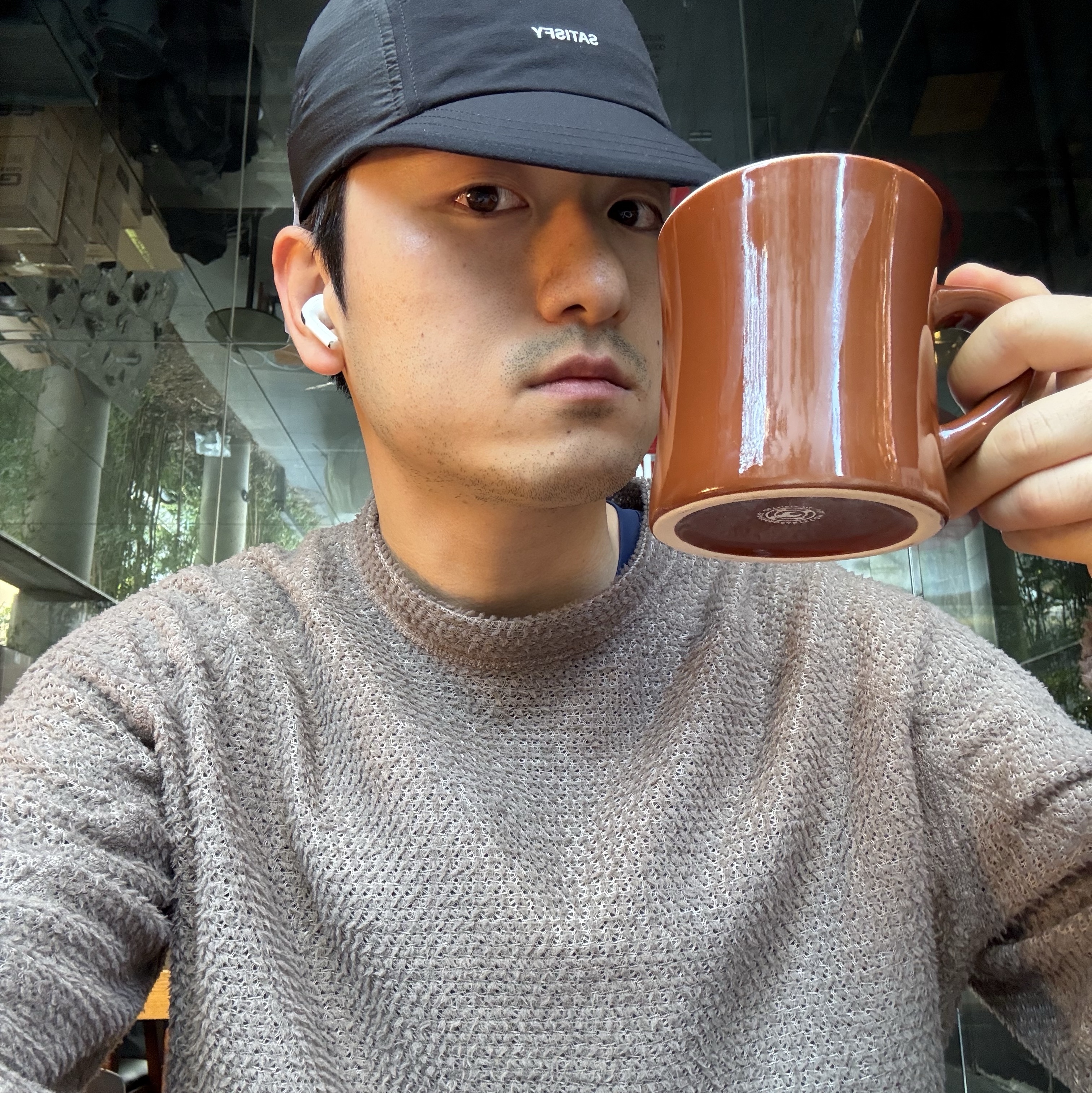 Satisfy Re-Possessed Rippy Trail Cap Black, Satisfy FuzzFleece AD Long T-Shirt Falcon 착용 스타일