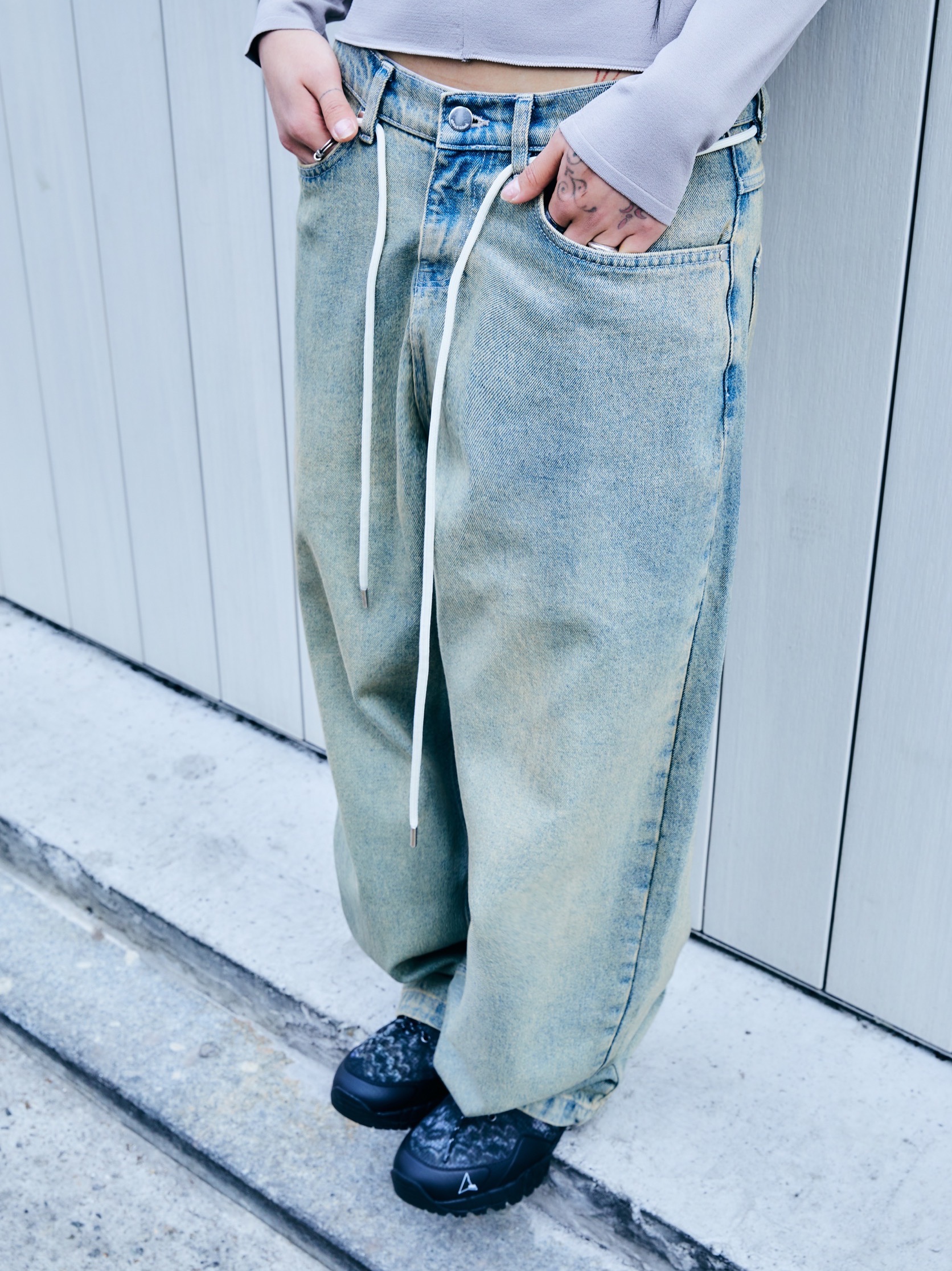 [KREAM 단독] About:Blank Wide Leg Denim Dirty Blue Wash - 26SS, Markgong Women Fuck It Zip Hoodie Black - 26SS 착용 스타일 - 2