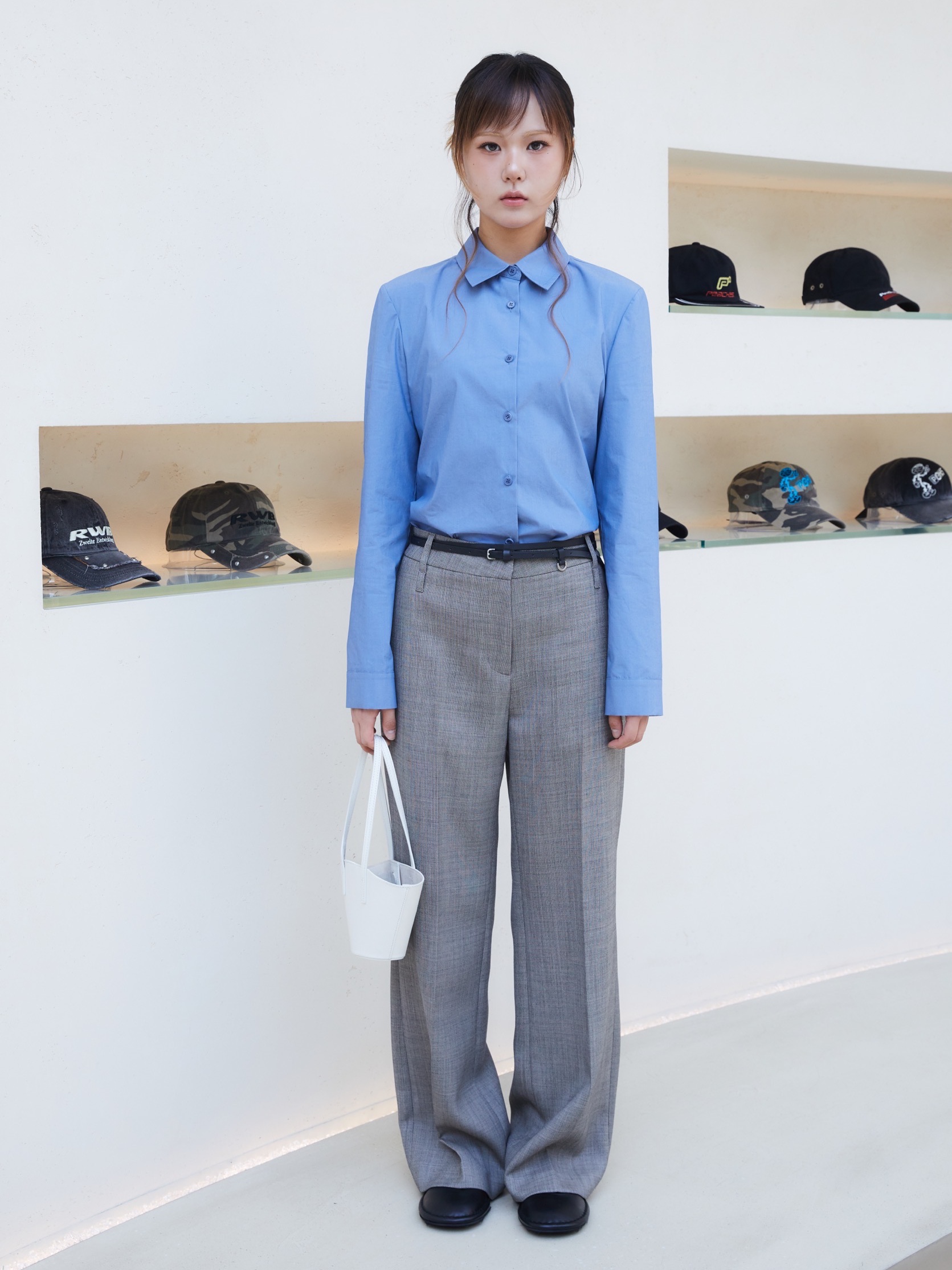 Amomento Women Wool Flared Pants Grey Beige - 26SS, Amomento Women Rounded Flats Black - 26SS 착용 스타일 - 2
