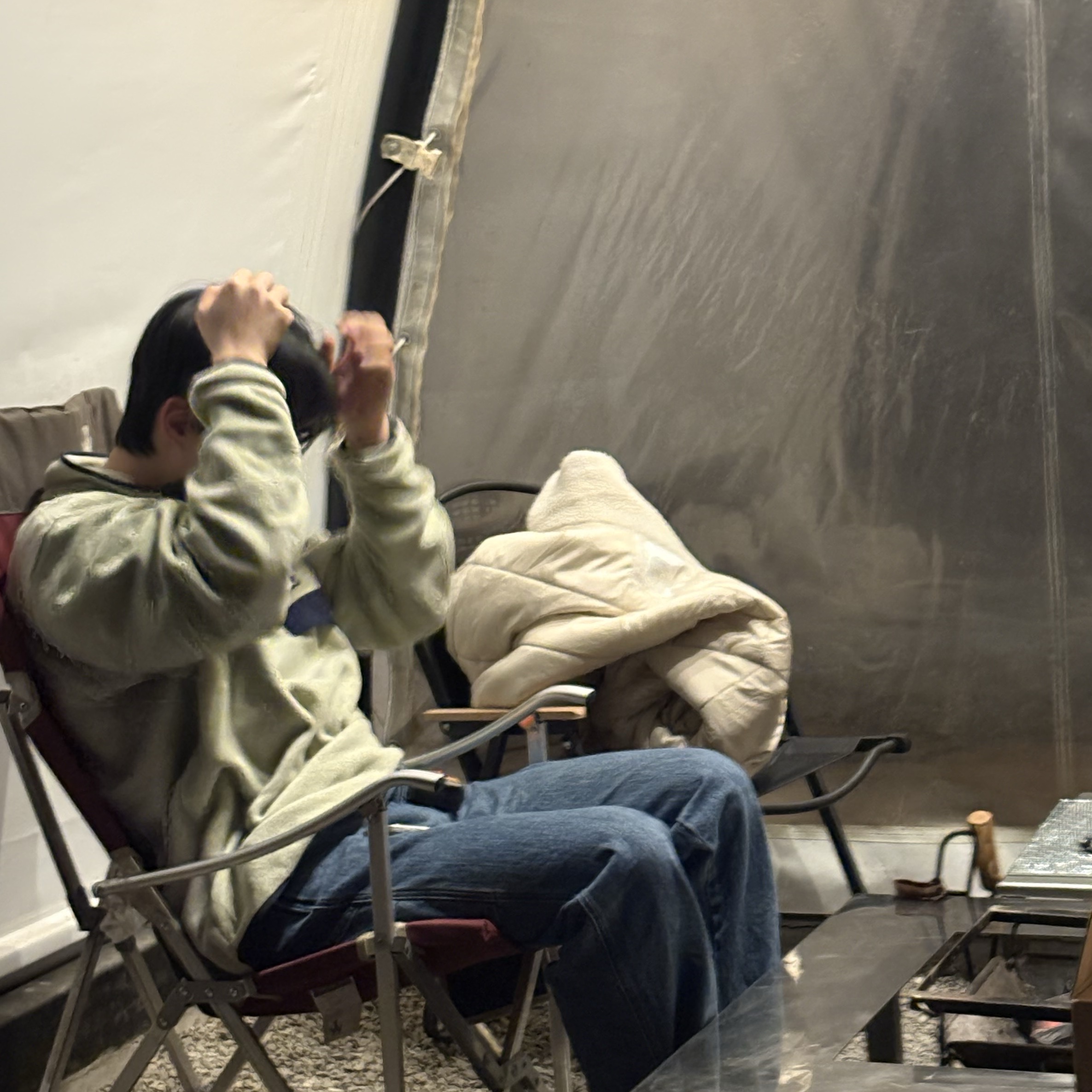 Patagonia Lightweight Synchilla Snap-T Fleece Pullover Oatmeal Heather/Smolder Blue/New Navy 착용 스타일