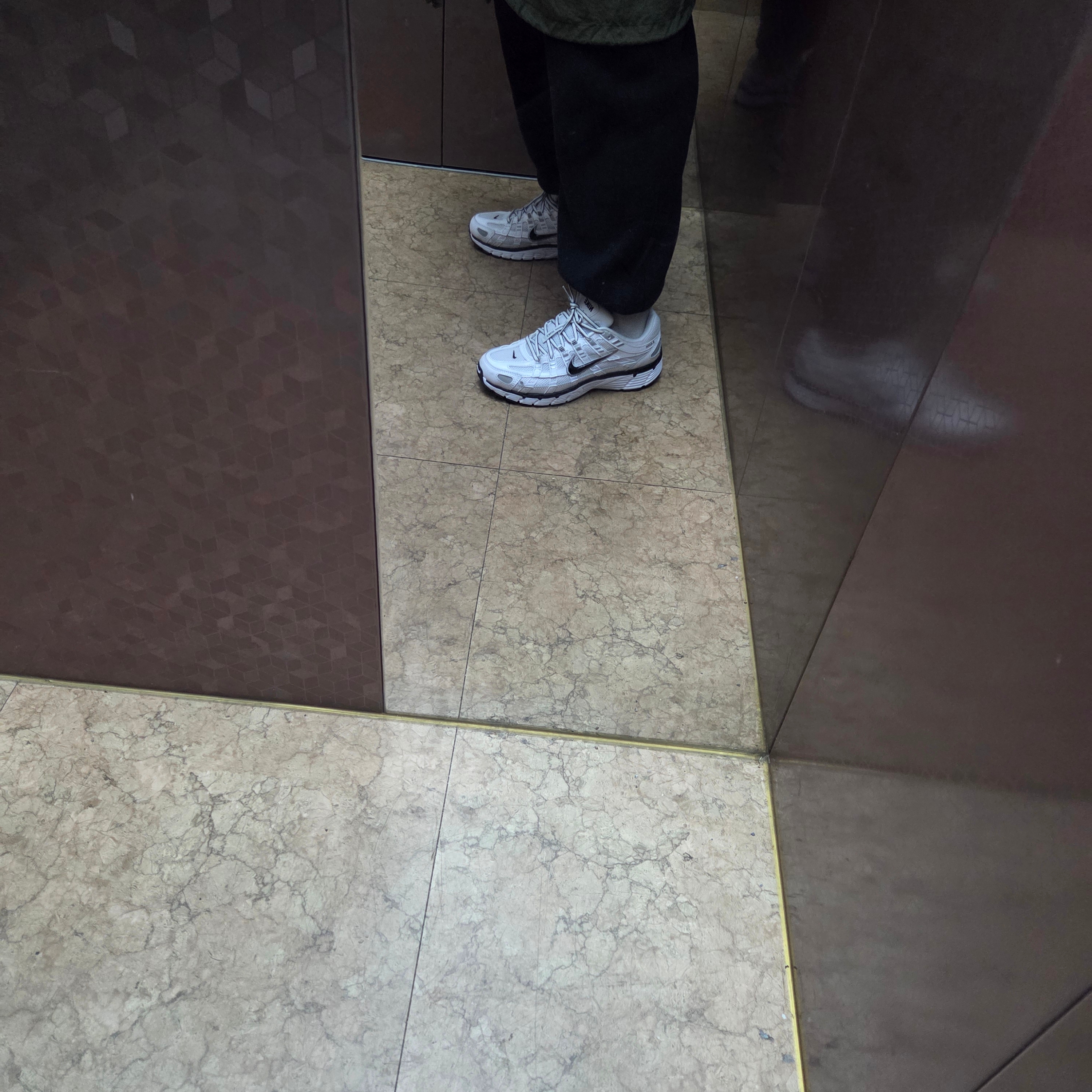Nike P-6000 White Metallic Silver 착용 스타일