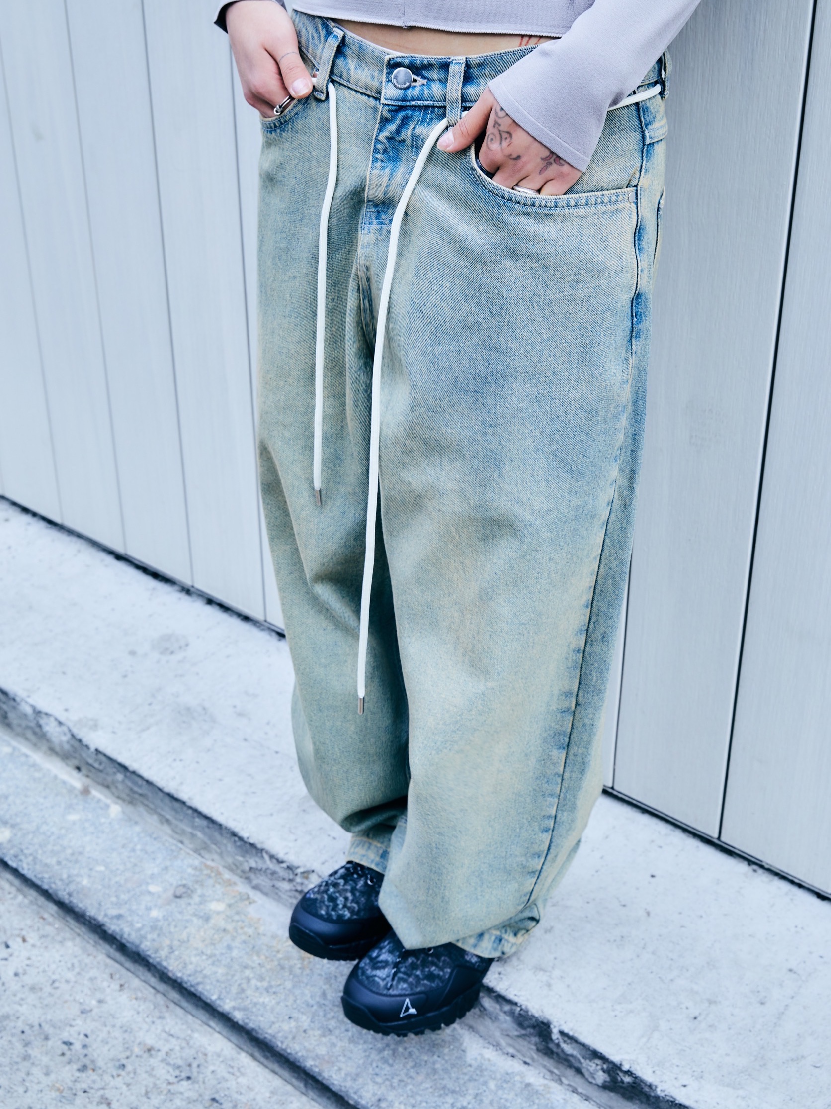 ROA Neal Camo - 26SS, [KREAM 단독] About:Blank Wide Leg Denim Dirty Blue Wash - 26SS 착용 스타일 - 3