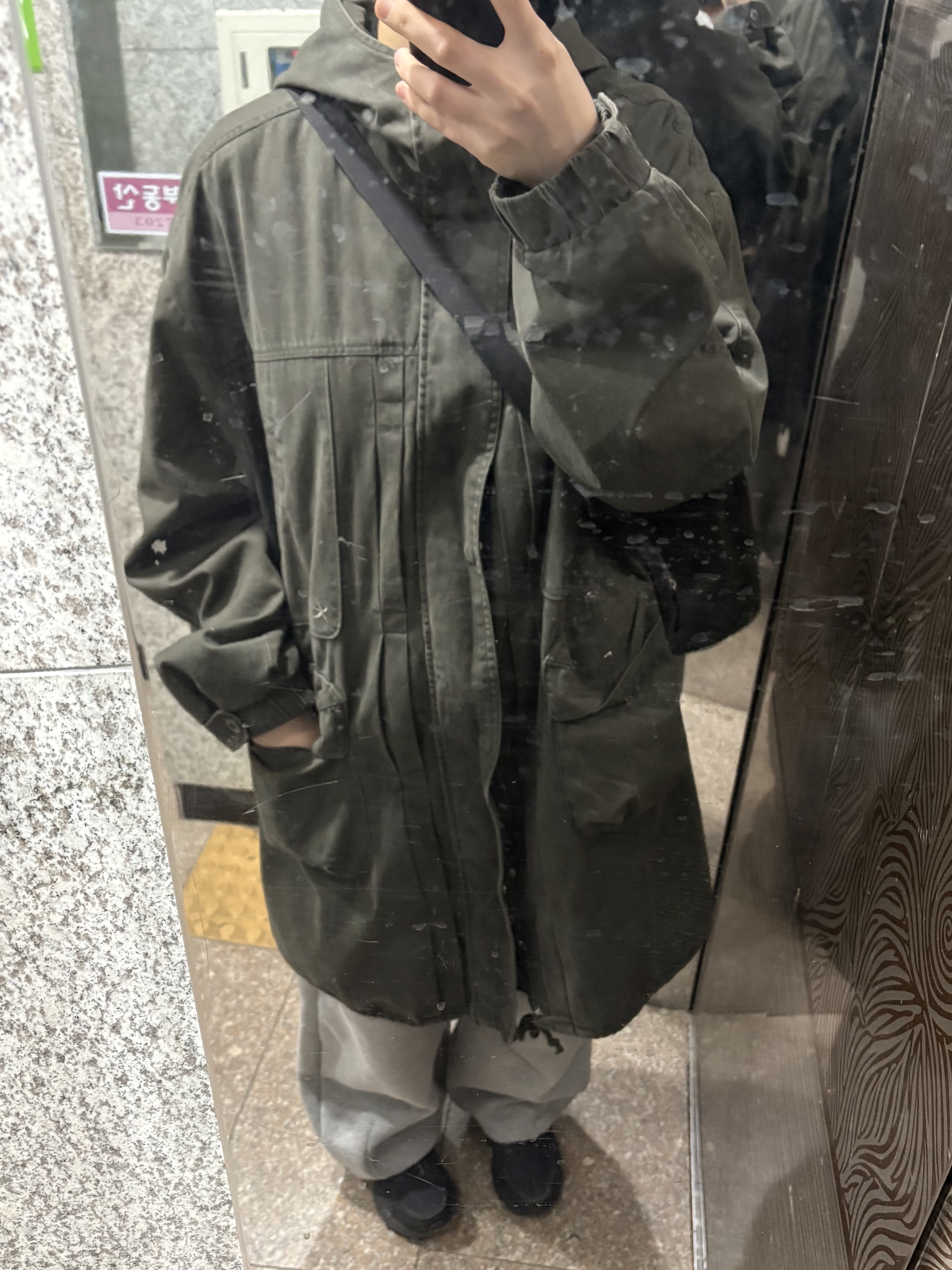 Arc'teryx Mantis 2 Waistpack Black, New Balance 410v5 Black - 2E Wide 착용 스타일