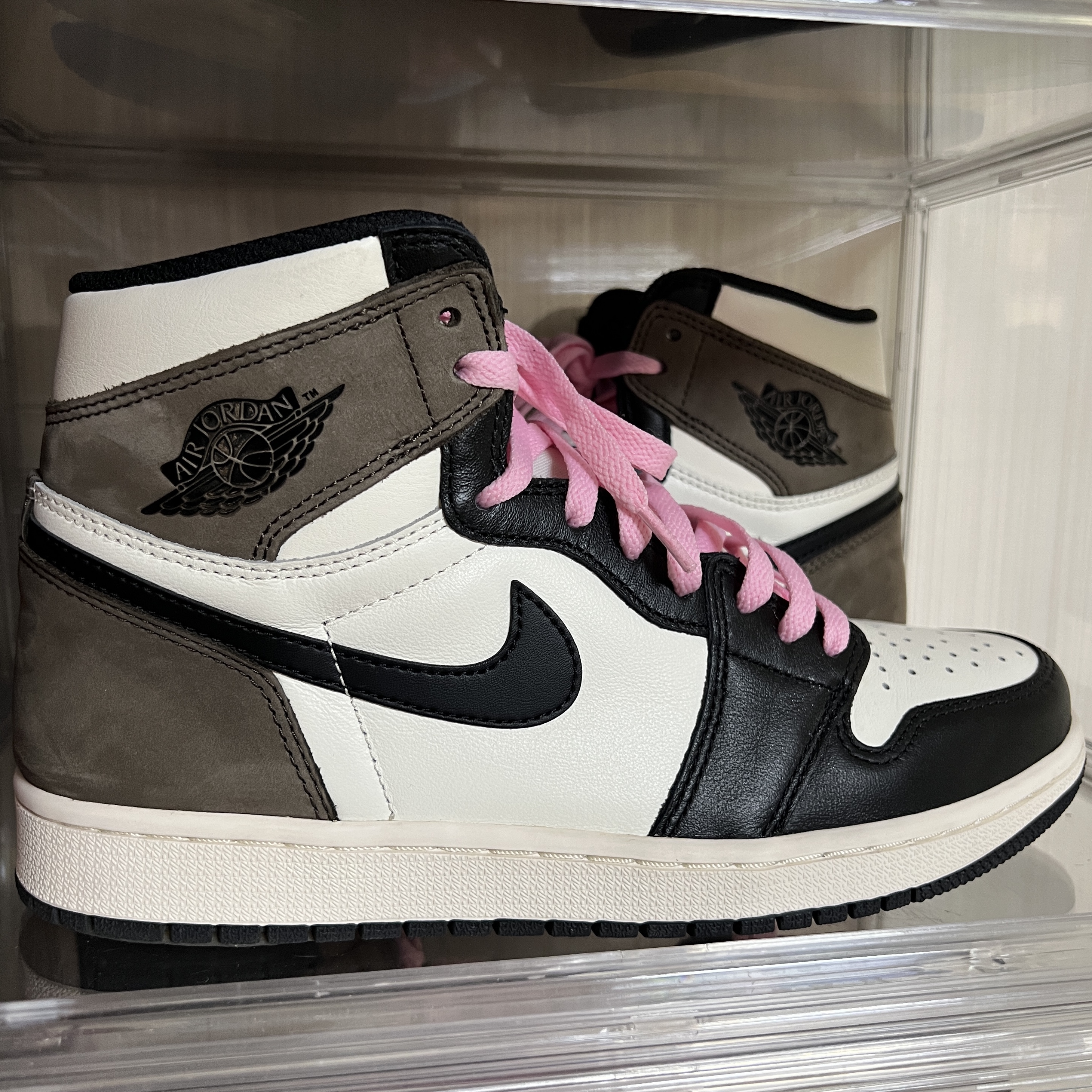 Jordan 1 Retro High OG Black Mocha 착용 스타일 - 1