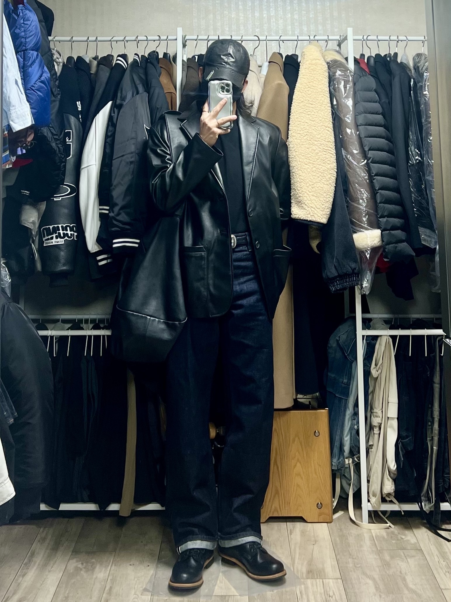 Red Wing Beckman 9423 Black Excalibur - D, Uniqlo x JW Anderson Selvedge Straight Jeans Longer Length Navy 착용 스타일
