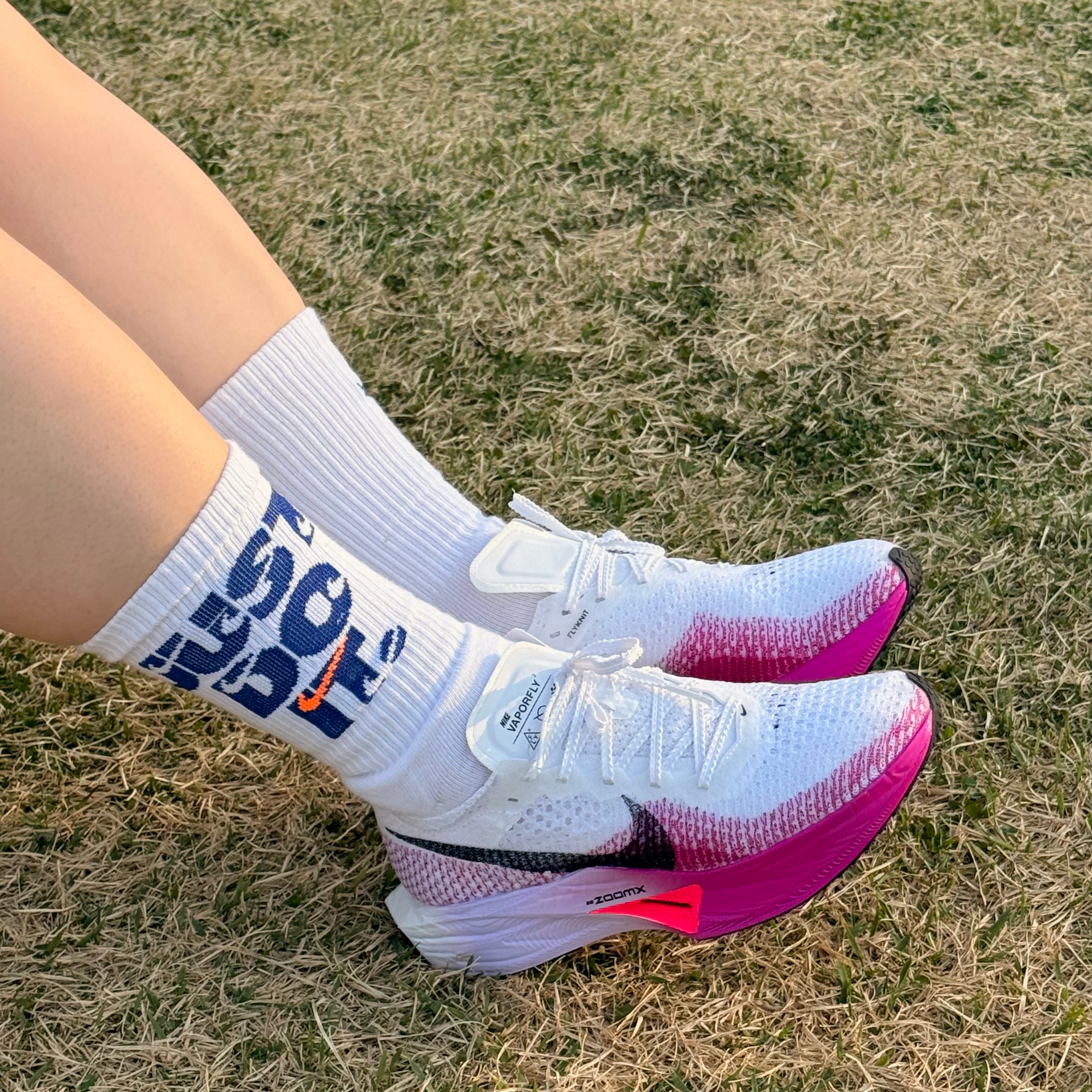 (W) Nike ZoomX Vaporfly Next% 3 White Vivid Purple 착용 스타일 - 1