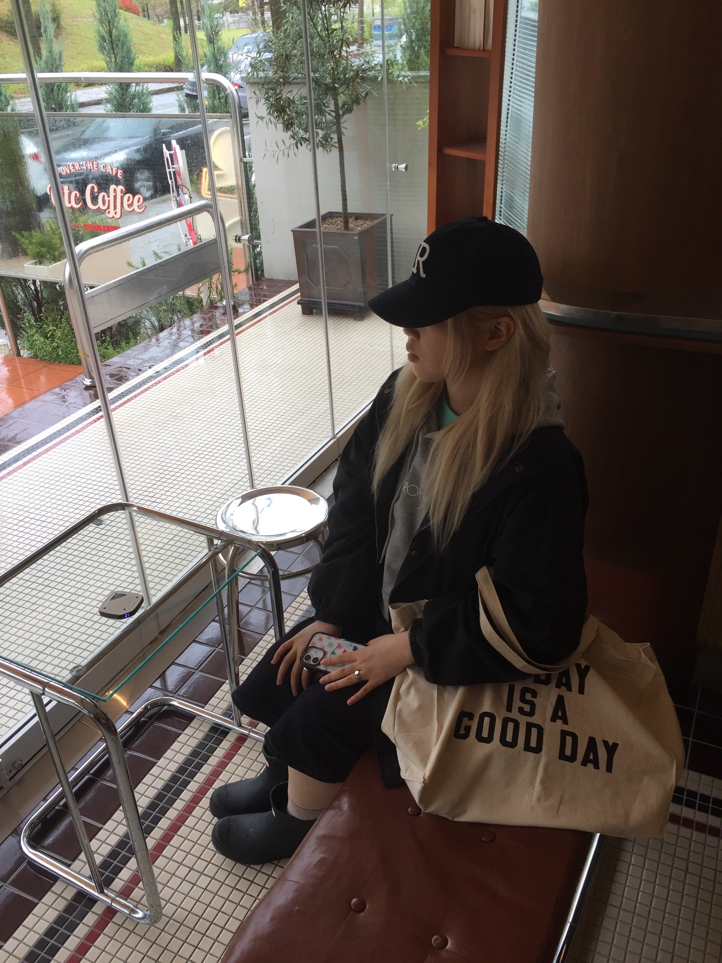 (W) Hunter Play Short Rain Boots Black 착용 스타일 - 1