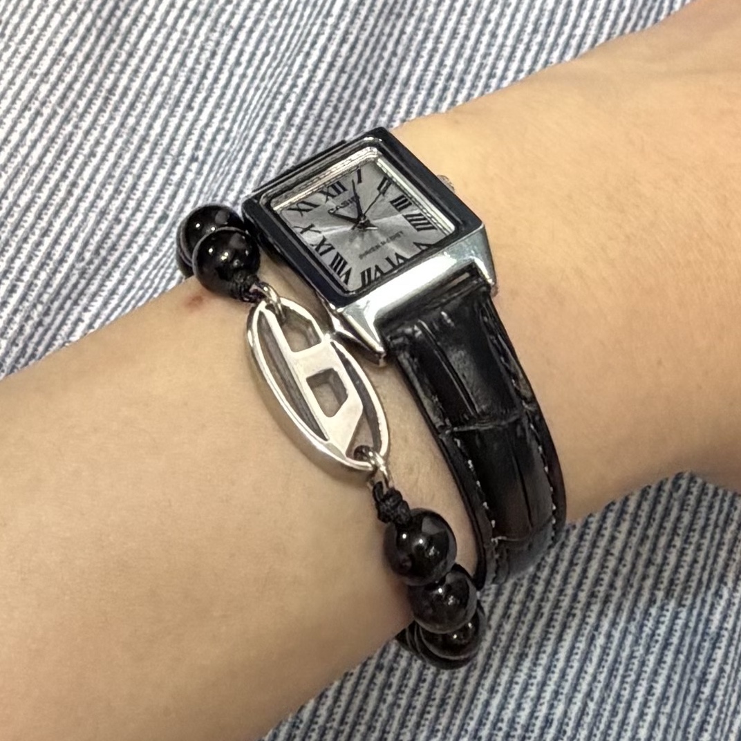 Casio LTP-V007L-7B1, Diesel Dx1434 Oval D Logo Agate Beaded Bracelet Black 착용 스타일 - 2