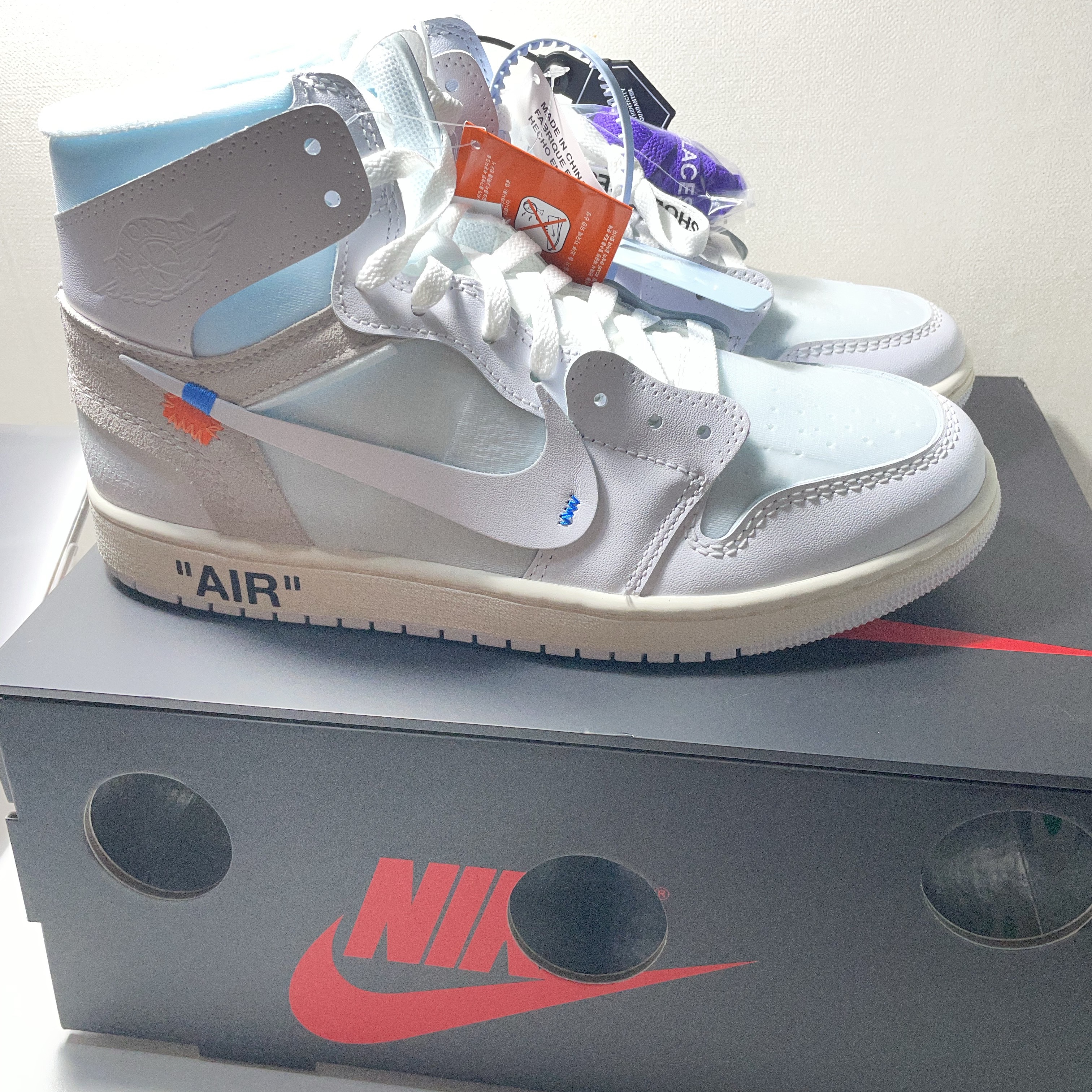 Jordan 1 x Virgil Abloh Archive Retro High Alaska White 착용 스타일 - 1