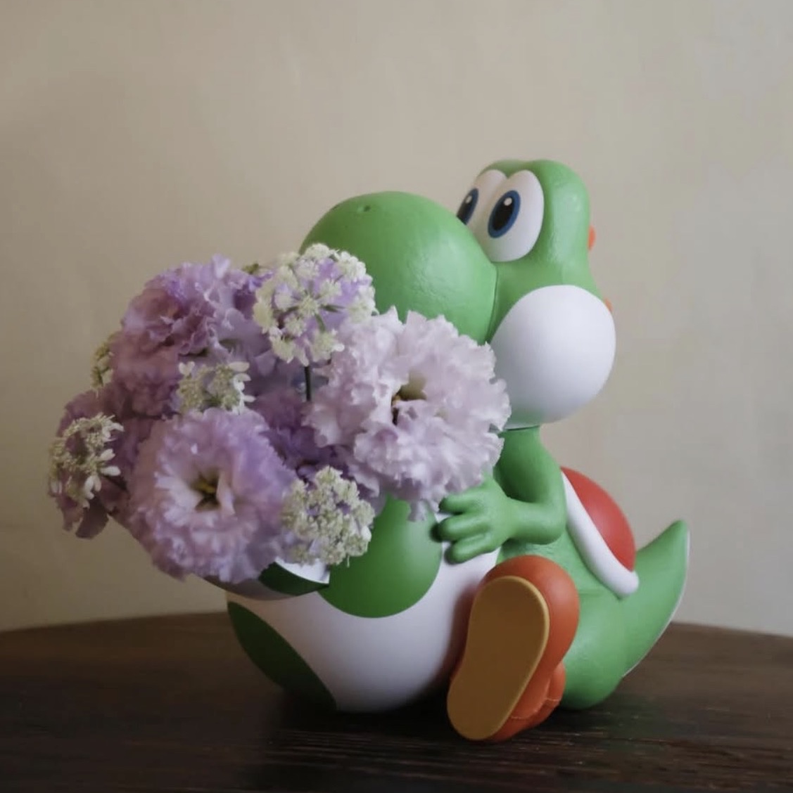CGV x Super Mario Yoshi Popcorn Bucket 착용 스타일