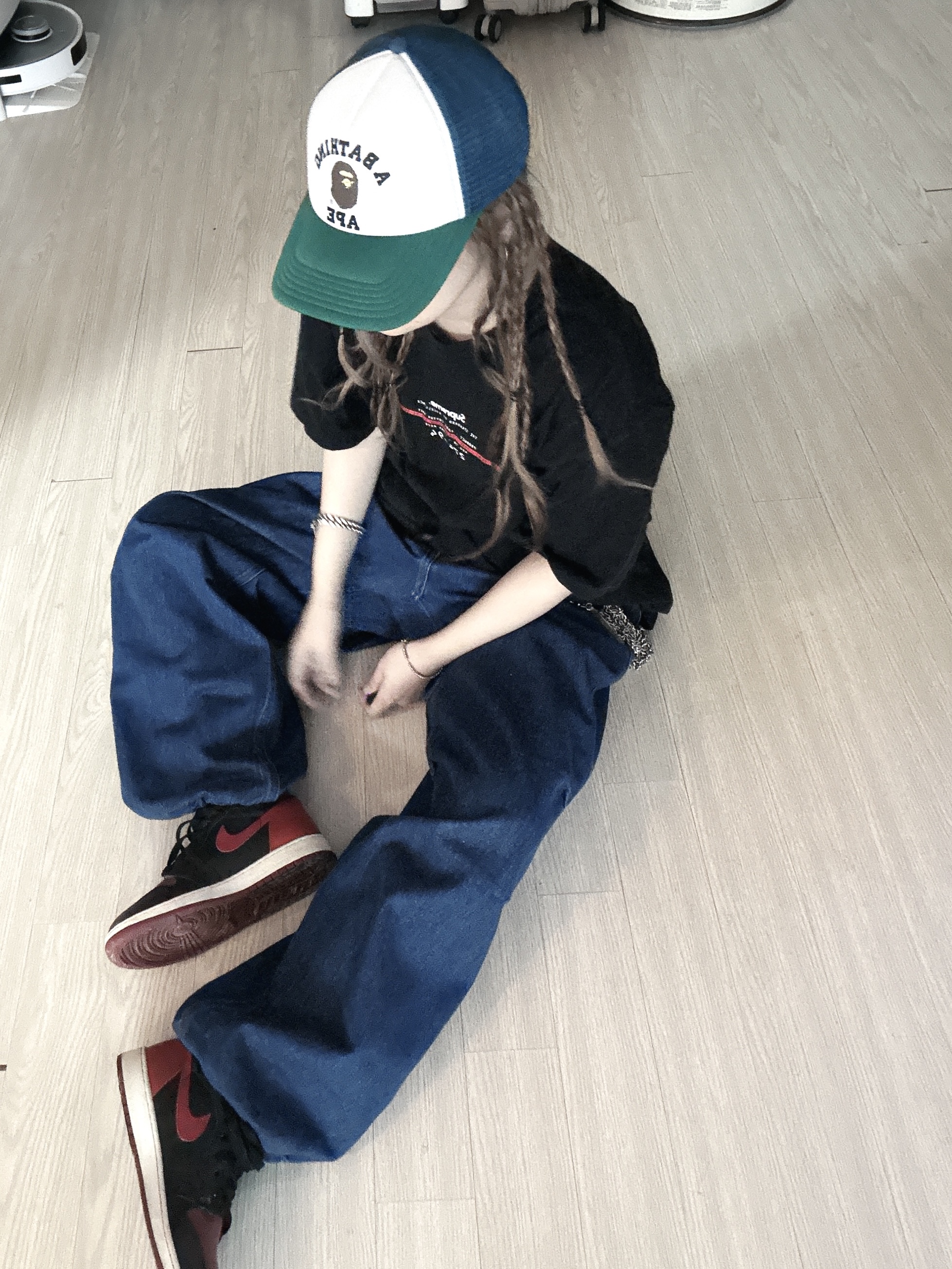 BAPE College Mesh Cap Blue, Supreme Standard T-Shirt Black - 24SS 착용 스타일