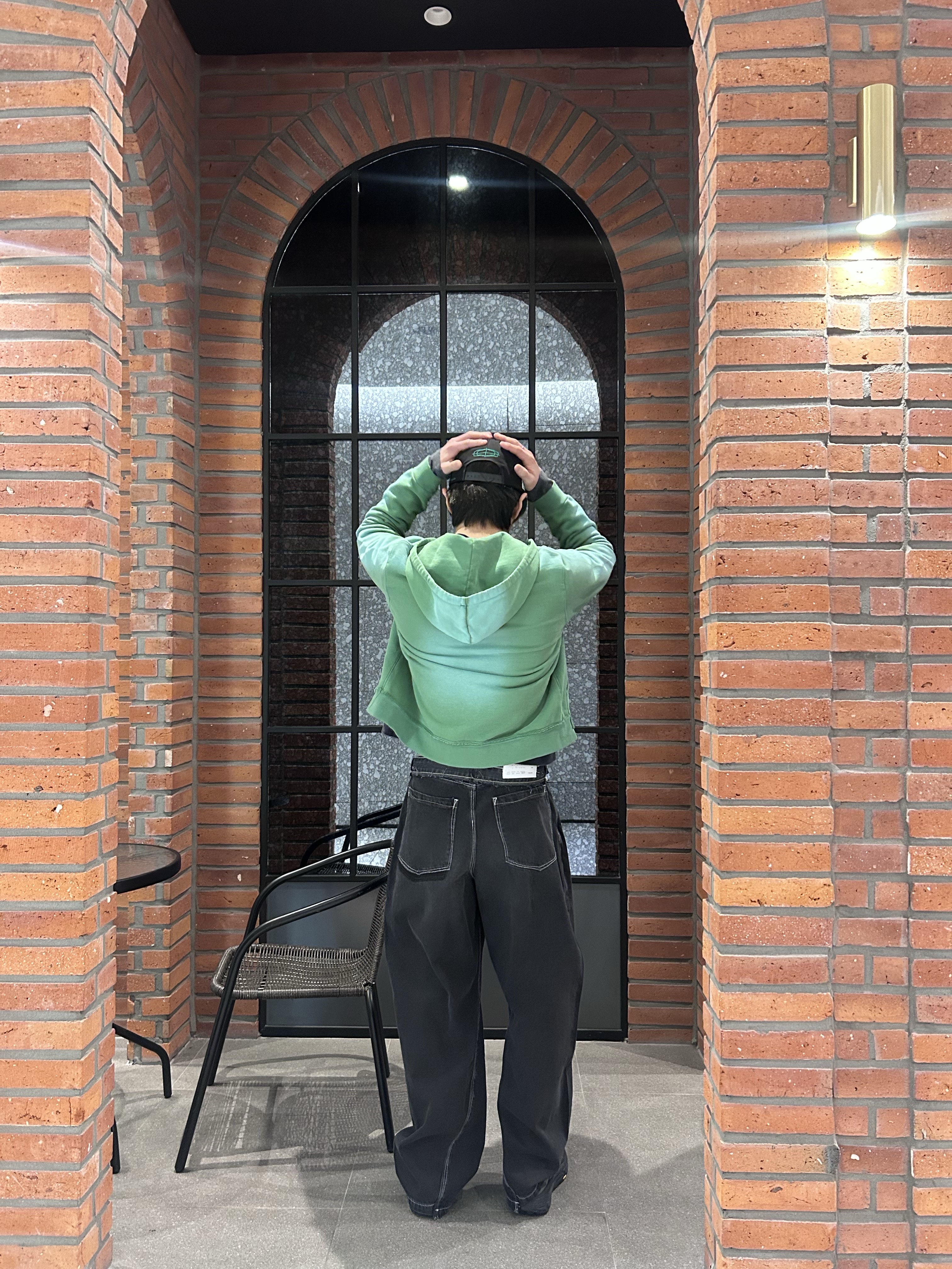 Camiel Fortgens Fitted Zip Hoodie Heavy Sweat Green Sun Faded - 25SS, Hoka Mafate Speed 2 Black Castlerock 착용 스타일 - 3
