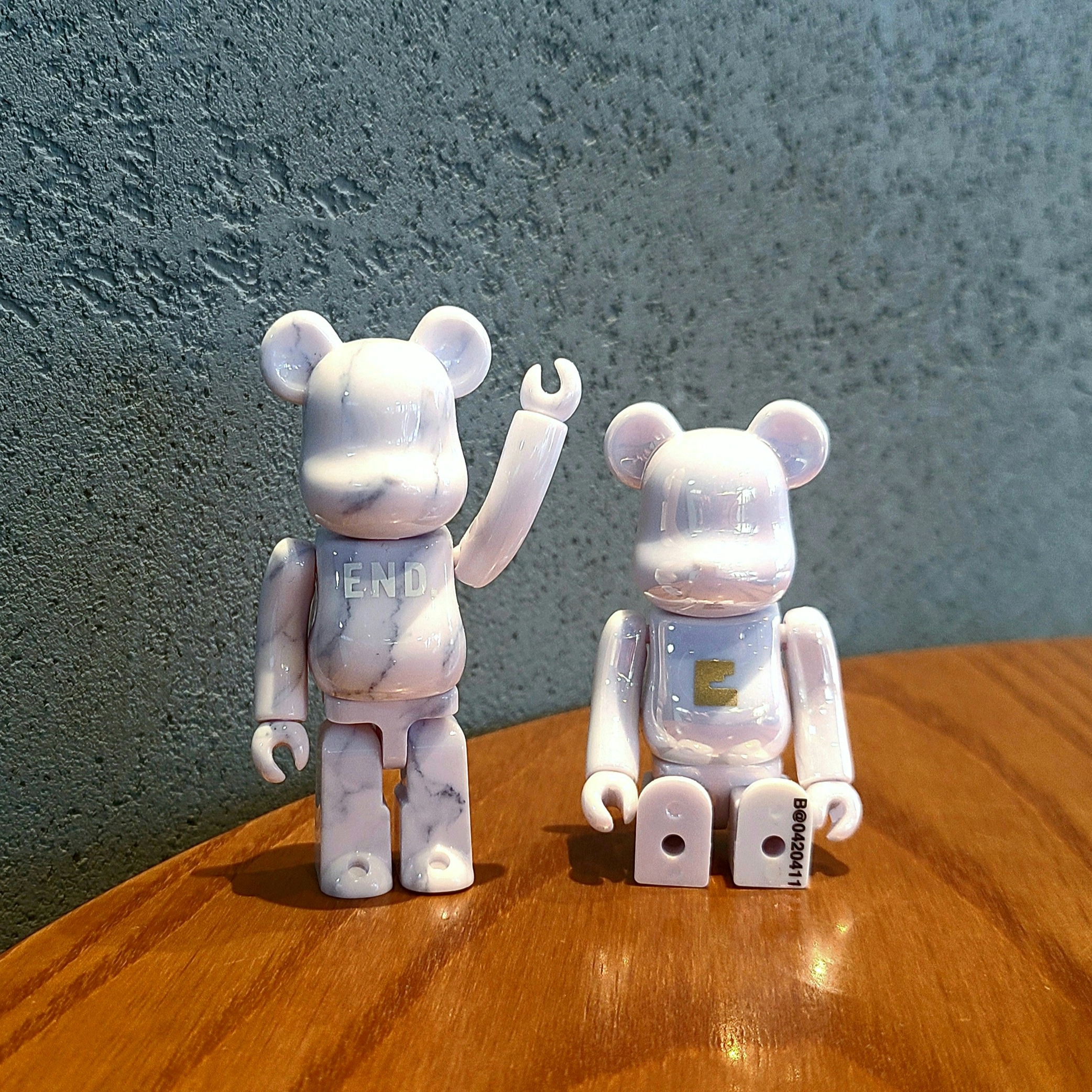 Bearbrick x END. Carrera 100% & 400% Set, Bearbrick Series 42 Sealed Case 100% (24 Blind Boxes) 착용 스타일