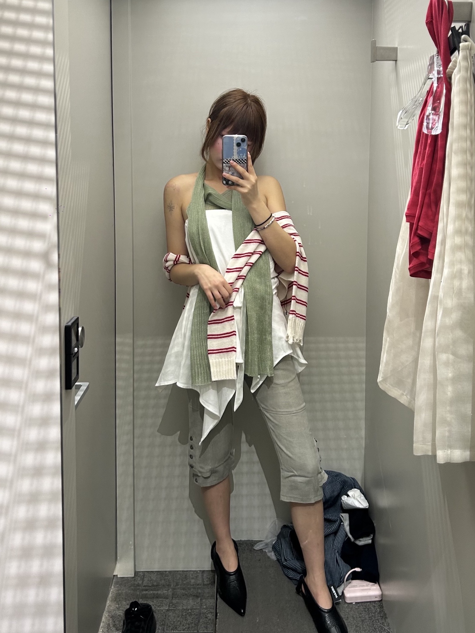 Nache Women Incline Draping Tank Top Ivory - 26SS, Ulika Sanctus Women Sheer Tank Top Green - 26SS 착용 스타일 - 3