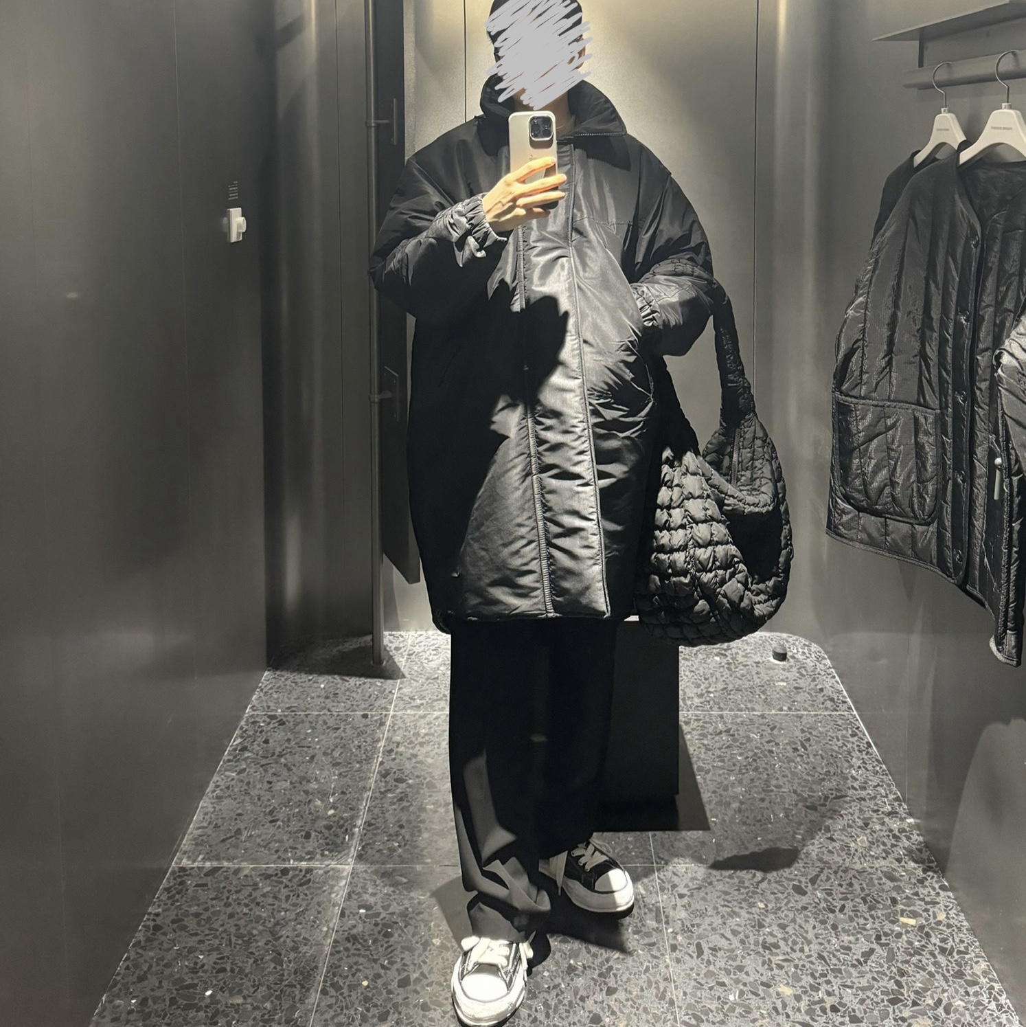 Our Legacy Fenrir Parka Recycled Poly Black, COS Quilted Oversized Shoulder Bag Black 착용 스타일