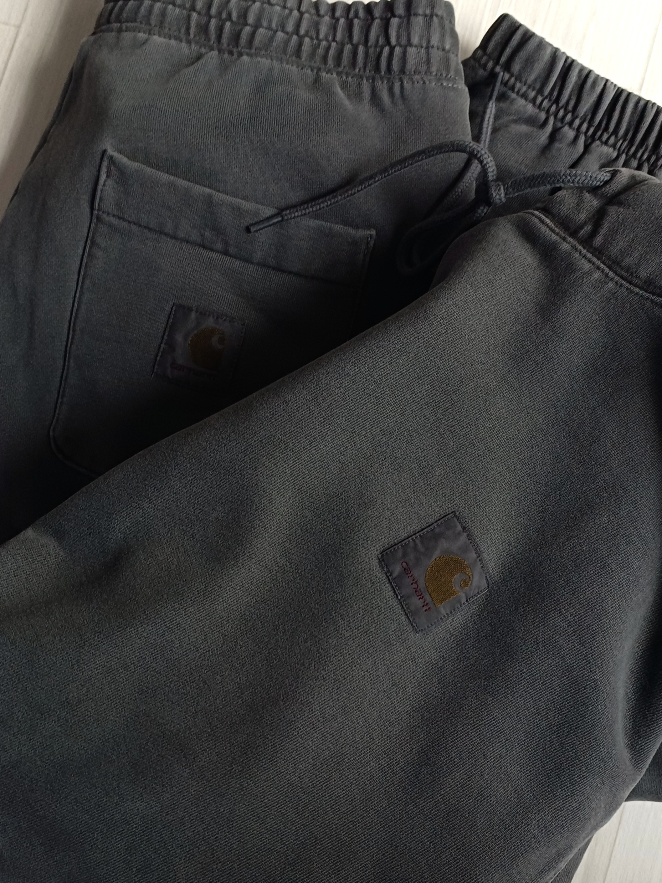 Carhartt WIP Hooded Vista Sweatshirt Black Garment Dyed, Carhartt WIP Vista Grand Sweat Pant Black Garment Dyed 착용 스타일