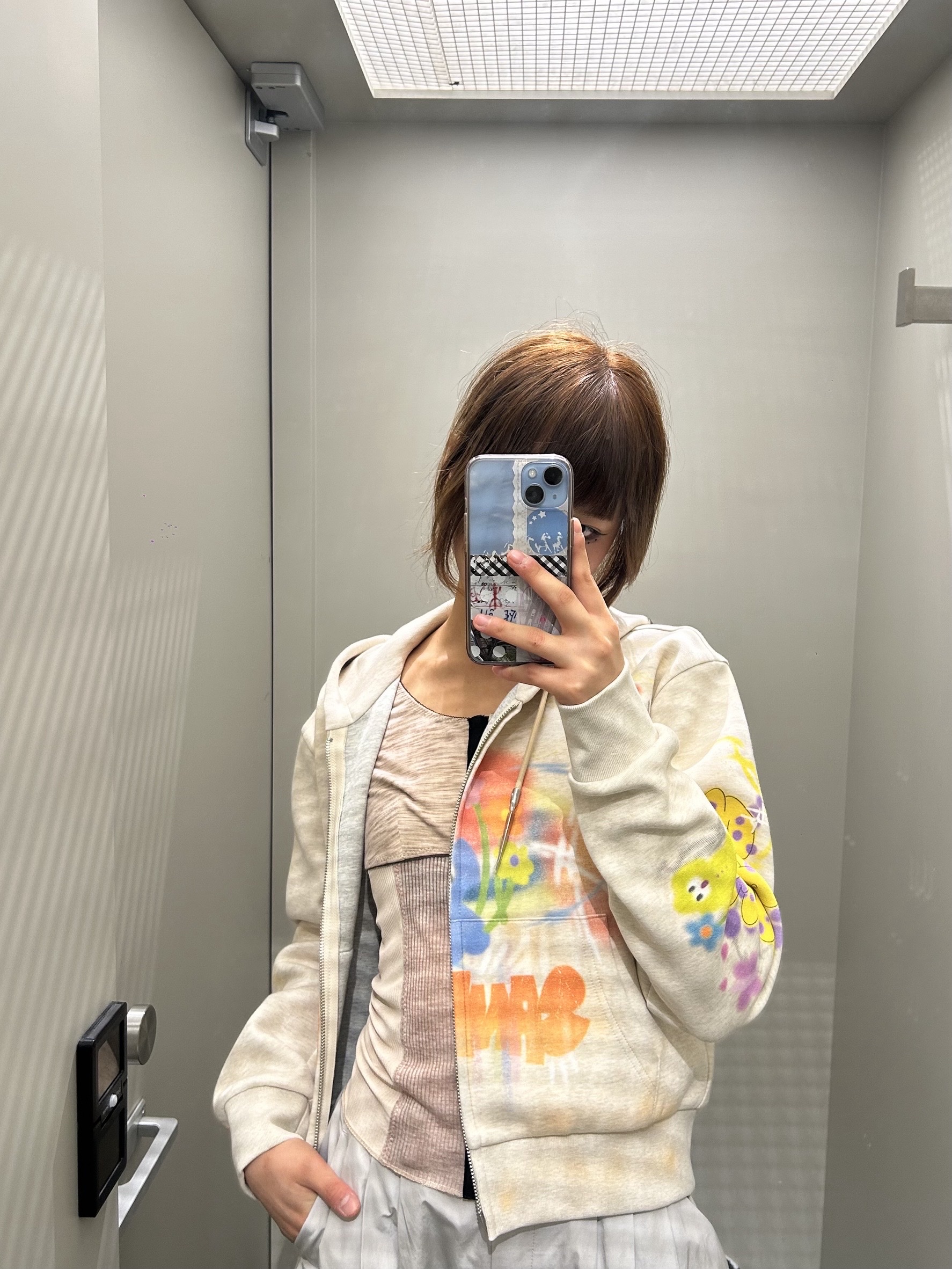 Sankuanz B26SSUTZ0101 Graphic Zip Up Hoodie Beige - 26SS 착용 스타일 - 1