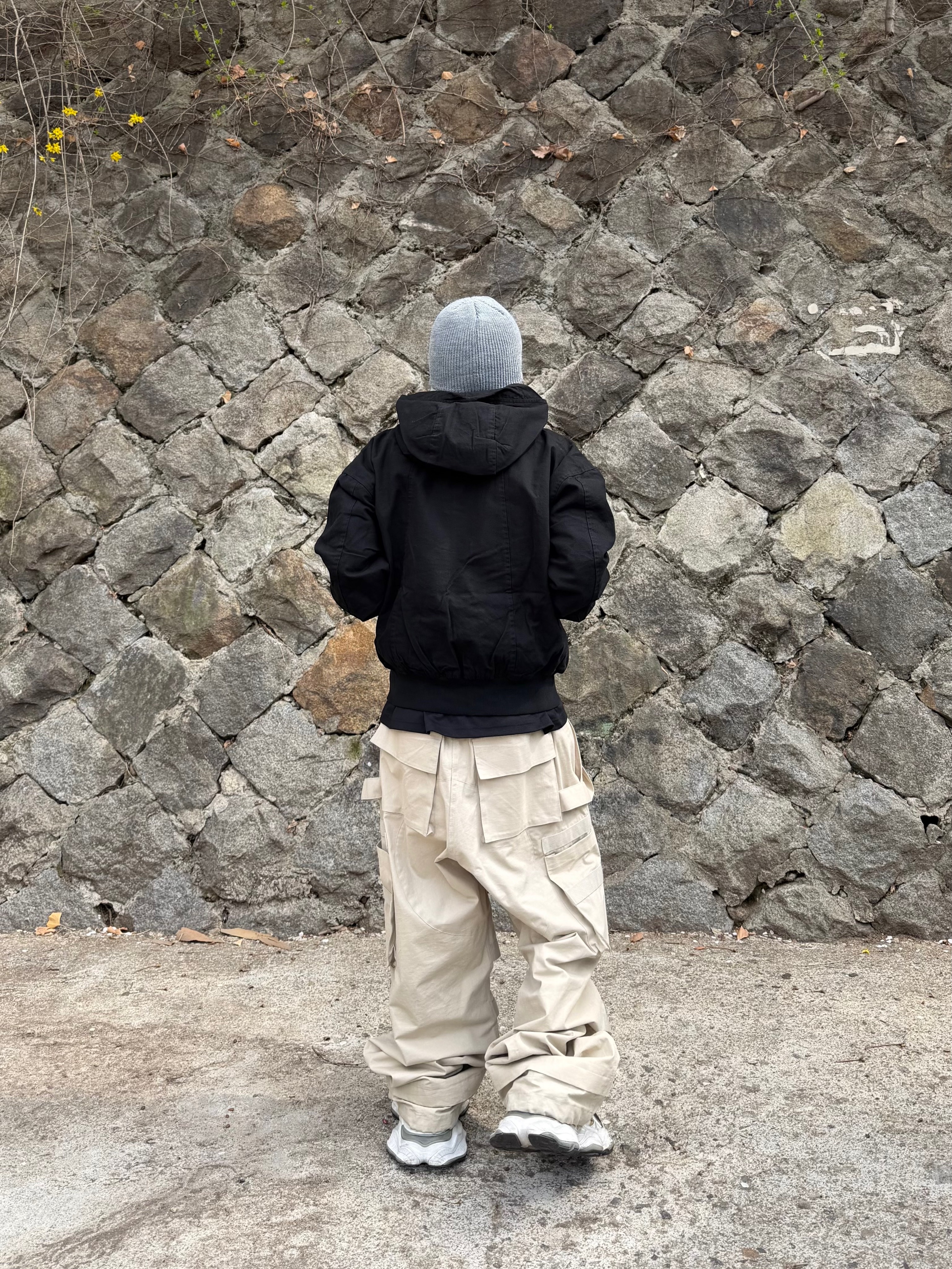 Balenciaga Cargo Sneakers White Grey, Wapworks Wide Safety Cargo Pants Beige 착용 스타일 - 7