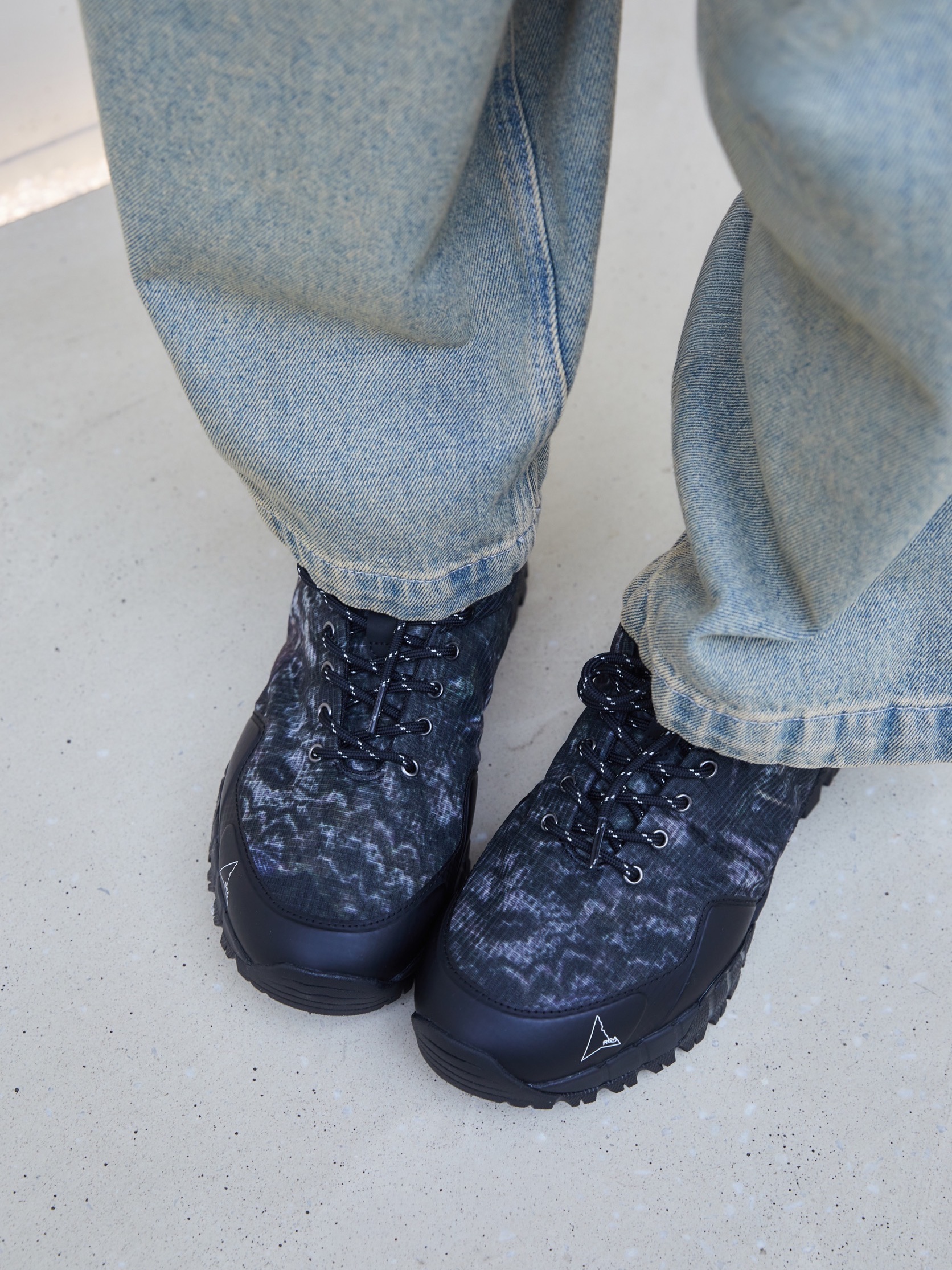 ROA Neal Camo - 26SS, [KREAM 단독] About:Blank Wide Leg Denim Dirty Blue Wash - 26SS 착용 스타일 - 1