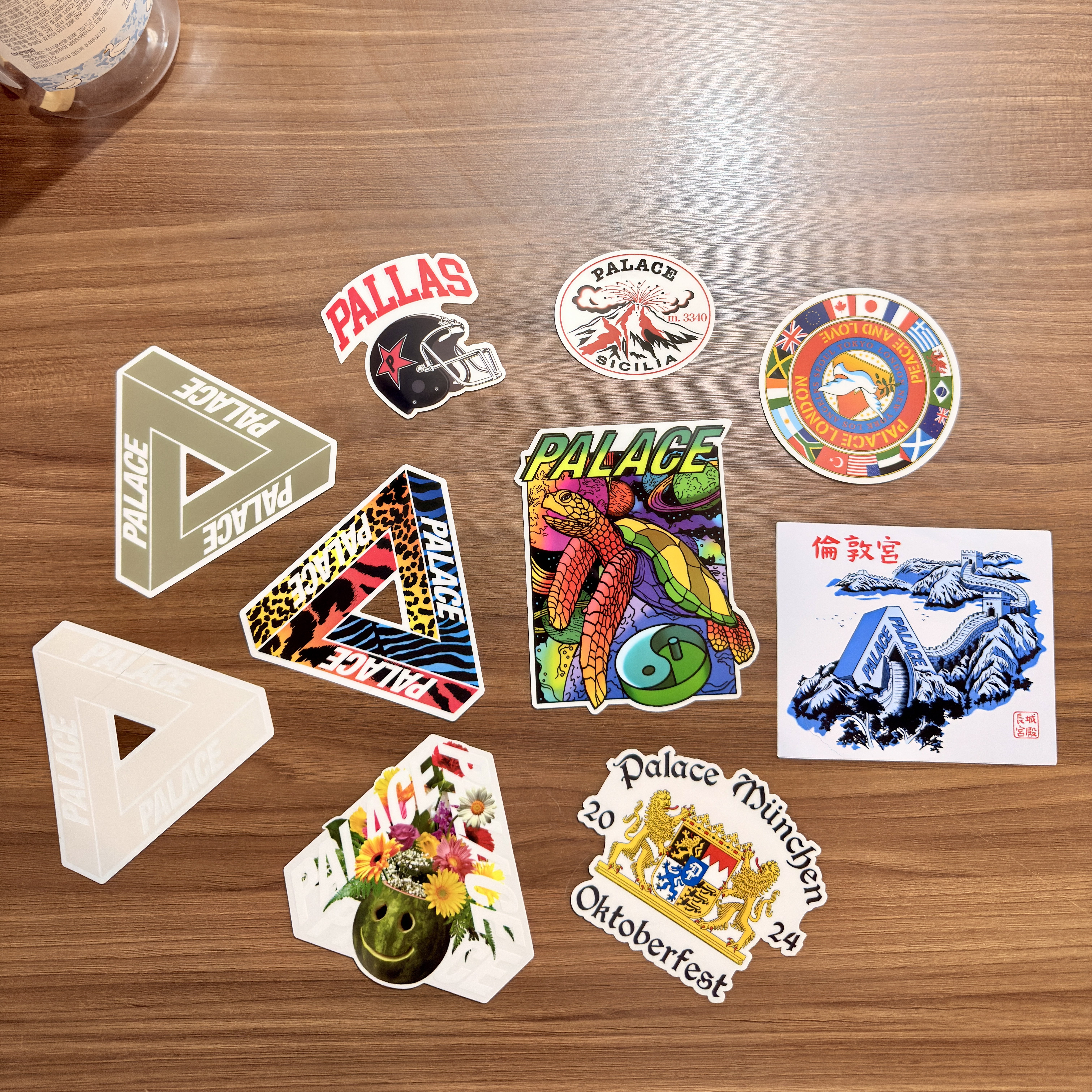Palace Autumn Sticker Pack Multi - 24FW 착용 스타일