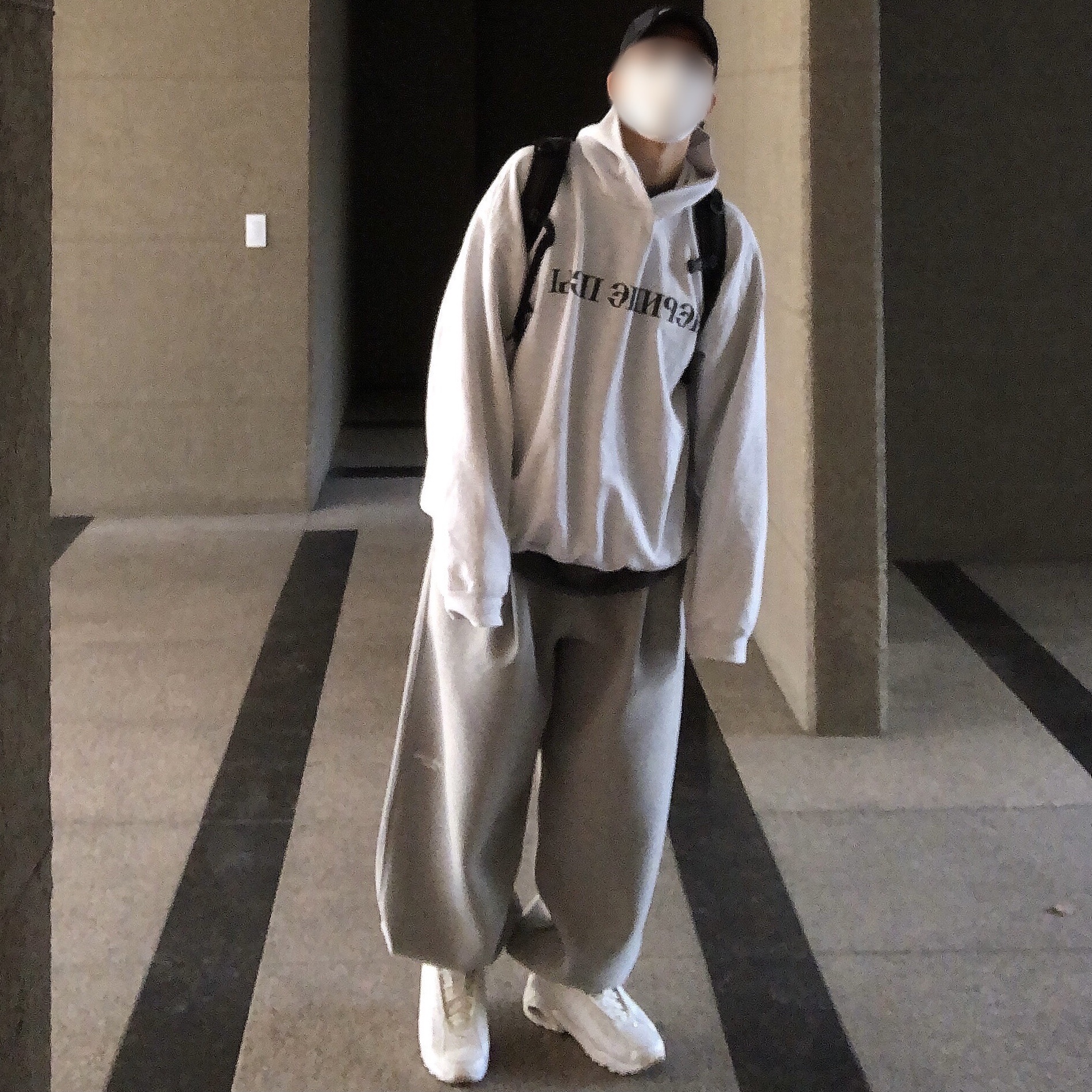 Undermycar Mu.03 Anti Fxxking Logo Play Oversized Sweat Jogger Melange Gray 착용 스타일 - 1