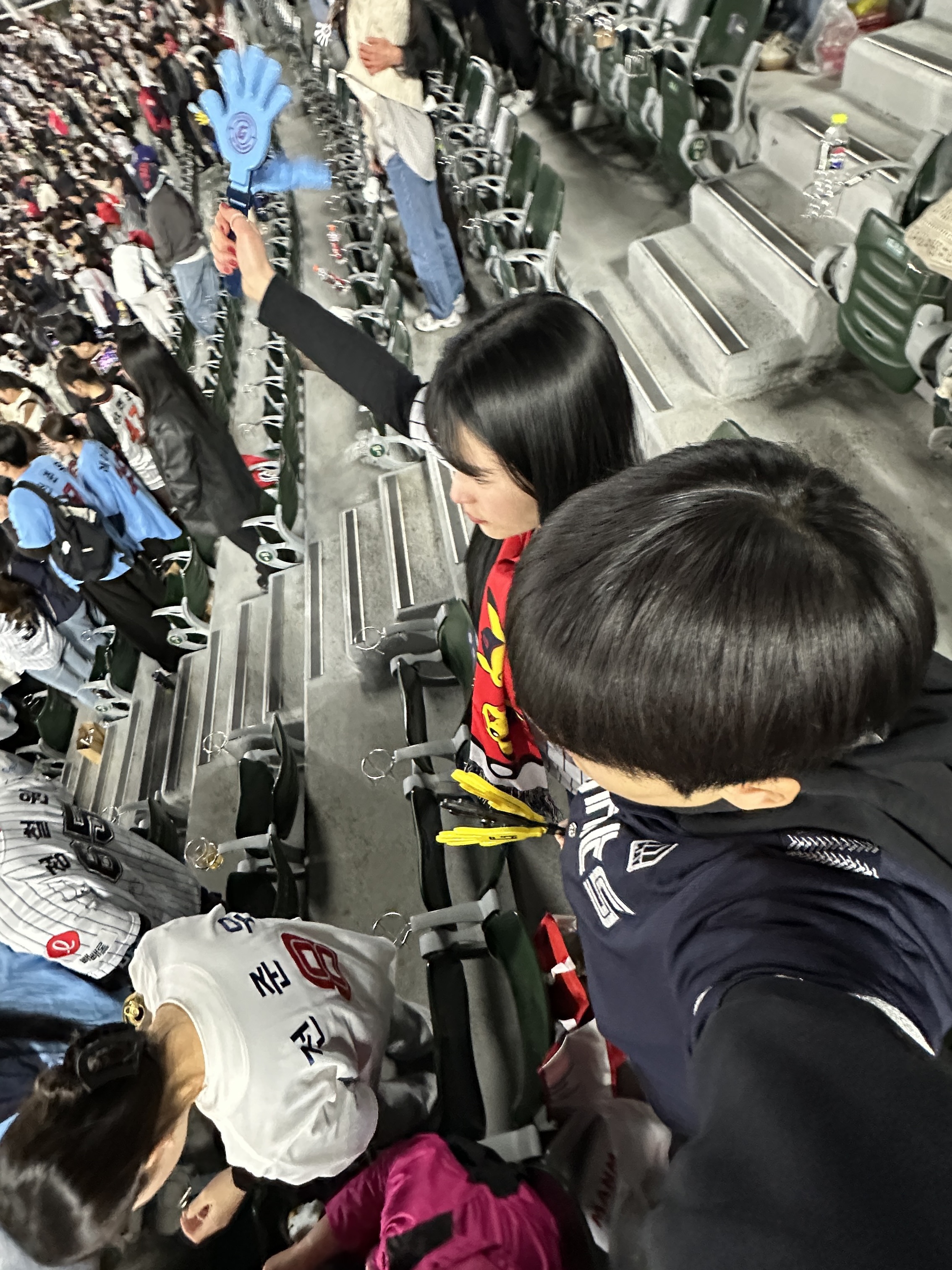 Lotte Giants Old Stripe Professional Uniform Multi (Non Marking Ver.), Pokemon x Lotte Giants Pikachu Scarf Red Black 착용 스타일 - 4