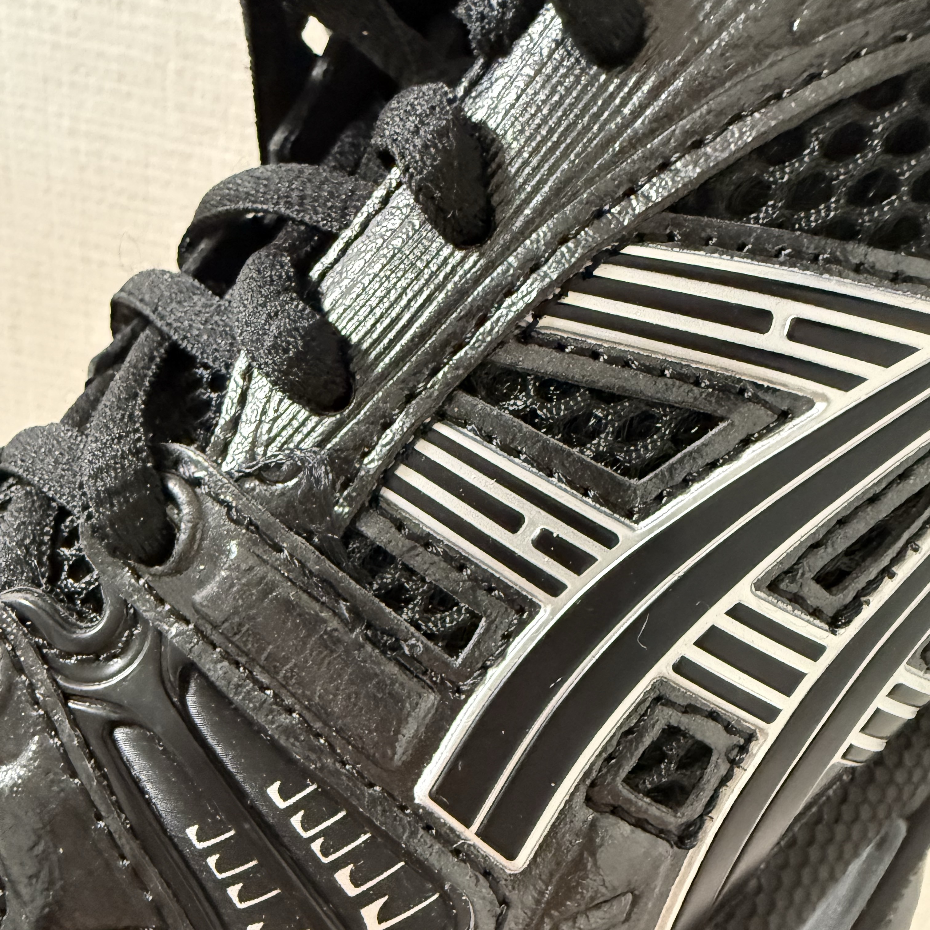 Asics Gel-Kayano 14 Black Pure Silver 착용 스타일 - 1