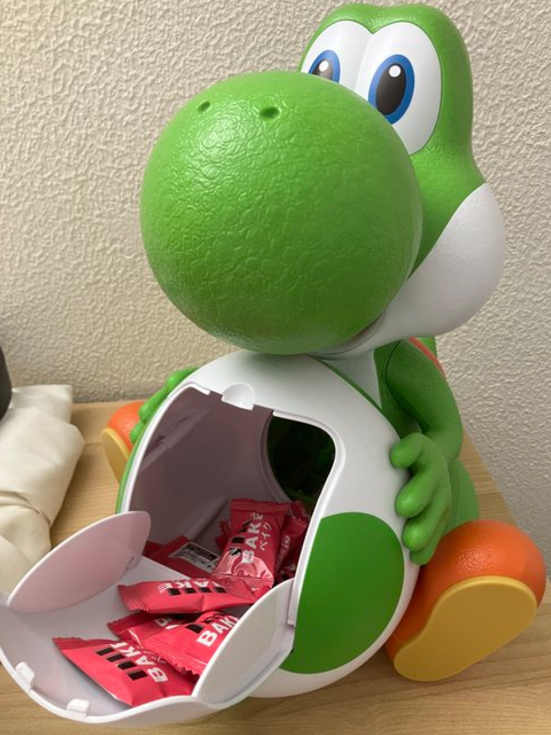 CGV x Super Mario Yoshi Popcorn Bucket 착용 스타일 - 4