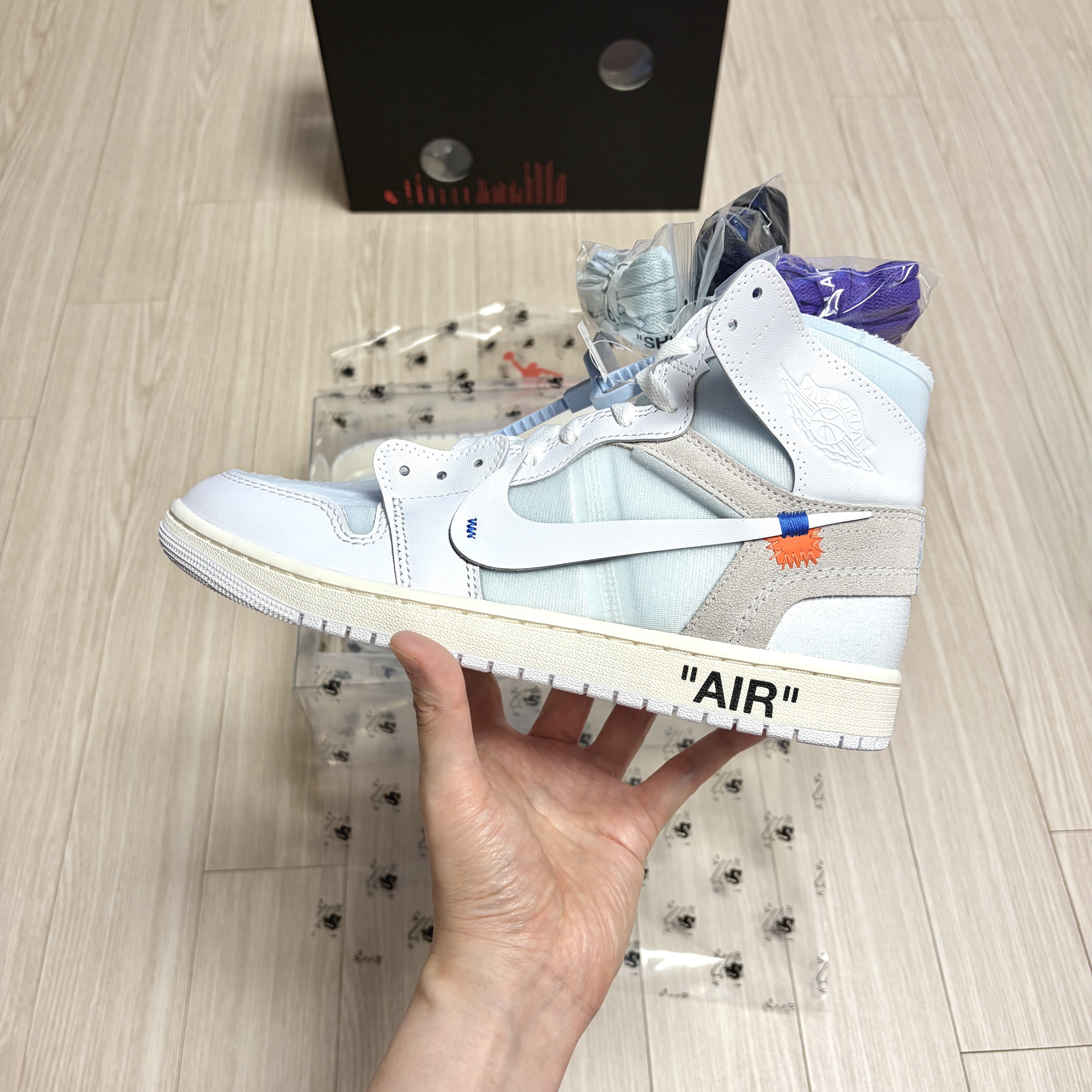 Jordan 1 x Virgil Abloh Archive Retro High Alaska White 착용 스타일 - 1