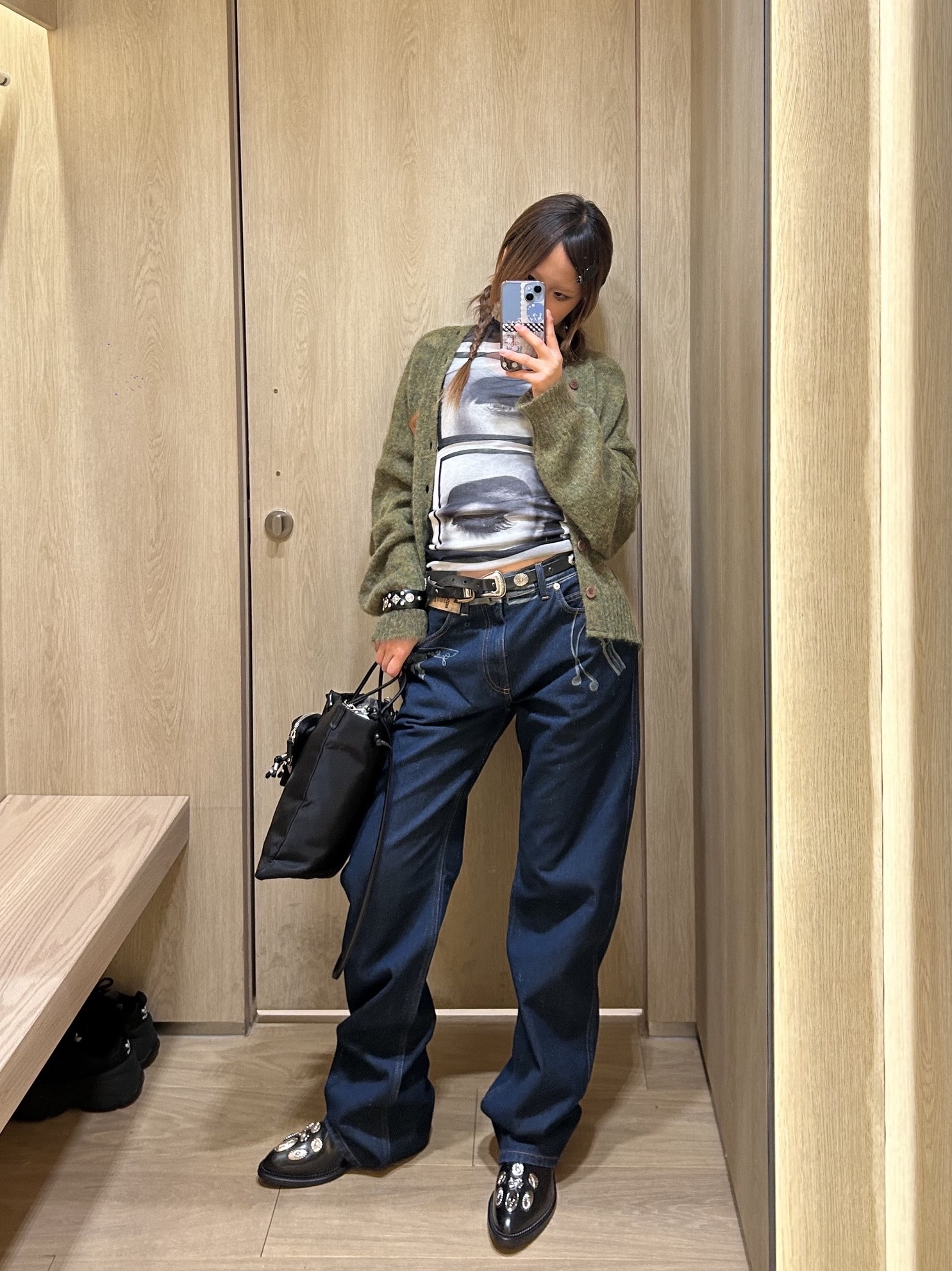 Toga Pulla AJ990 Polido Black - 25FW, Toga Too Triangle Pouch Bag Black - 26SS 착용 스타일 - 1