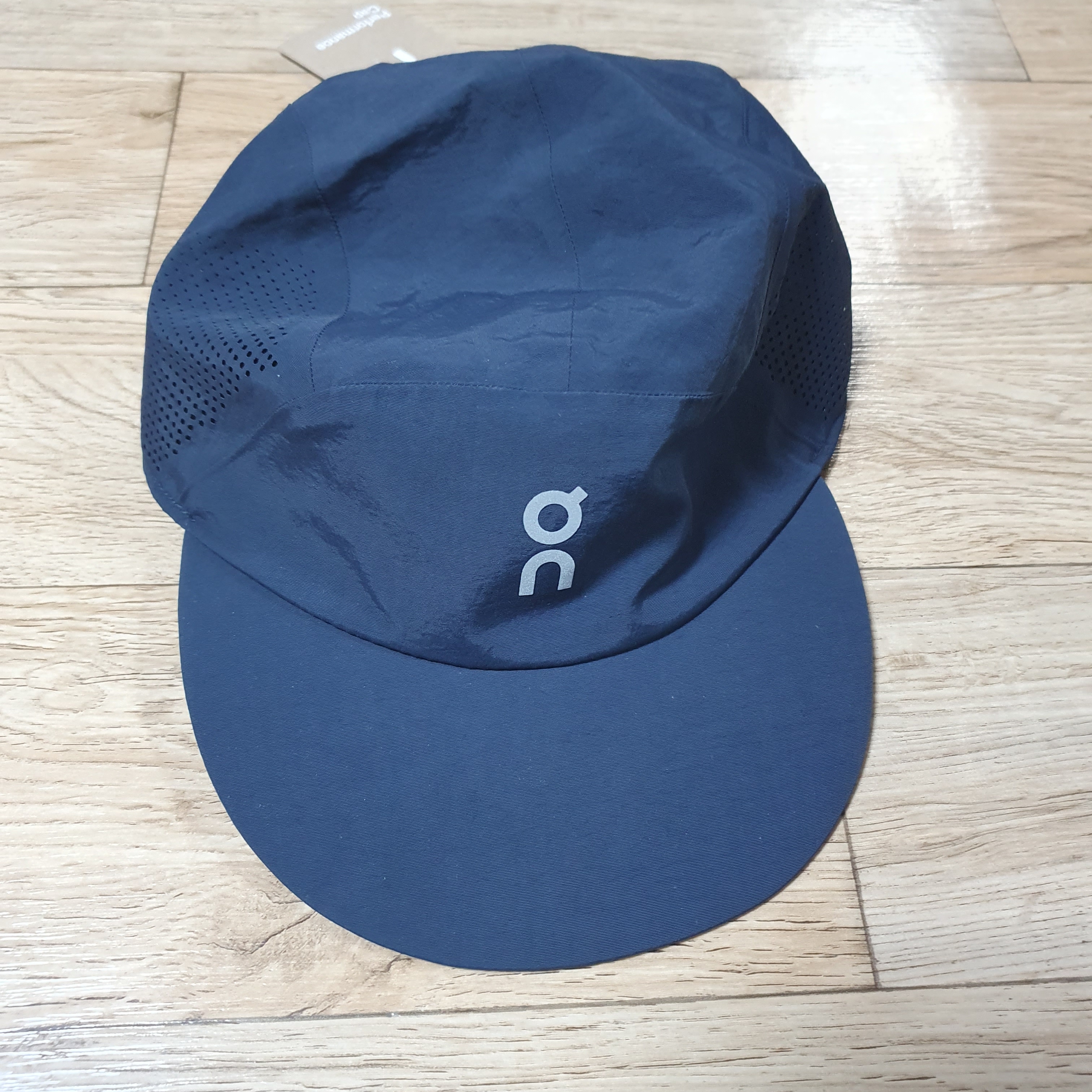 On Running Performance Cap Navy 착용 스타일