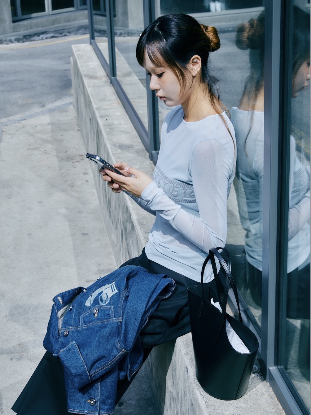 Jean Paul Gaultier Women Mesh Crewneck Long Sleeves Top With "Gaultier" Flock Lightblue - 26SS, Amomento Women Leather Bucket Bag Black - 26SS 착용 스타일 - 1