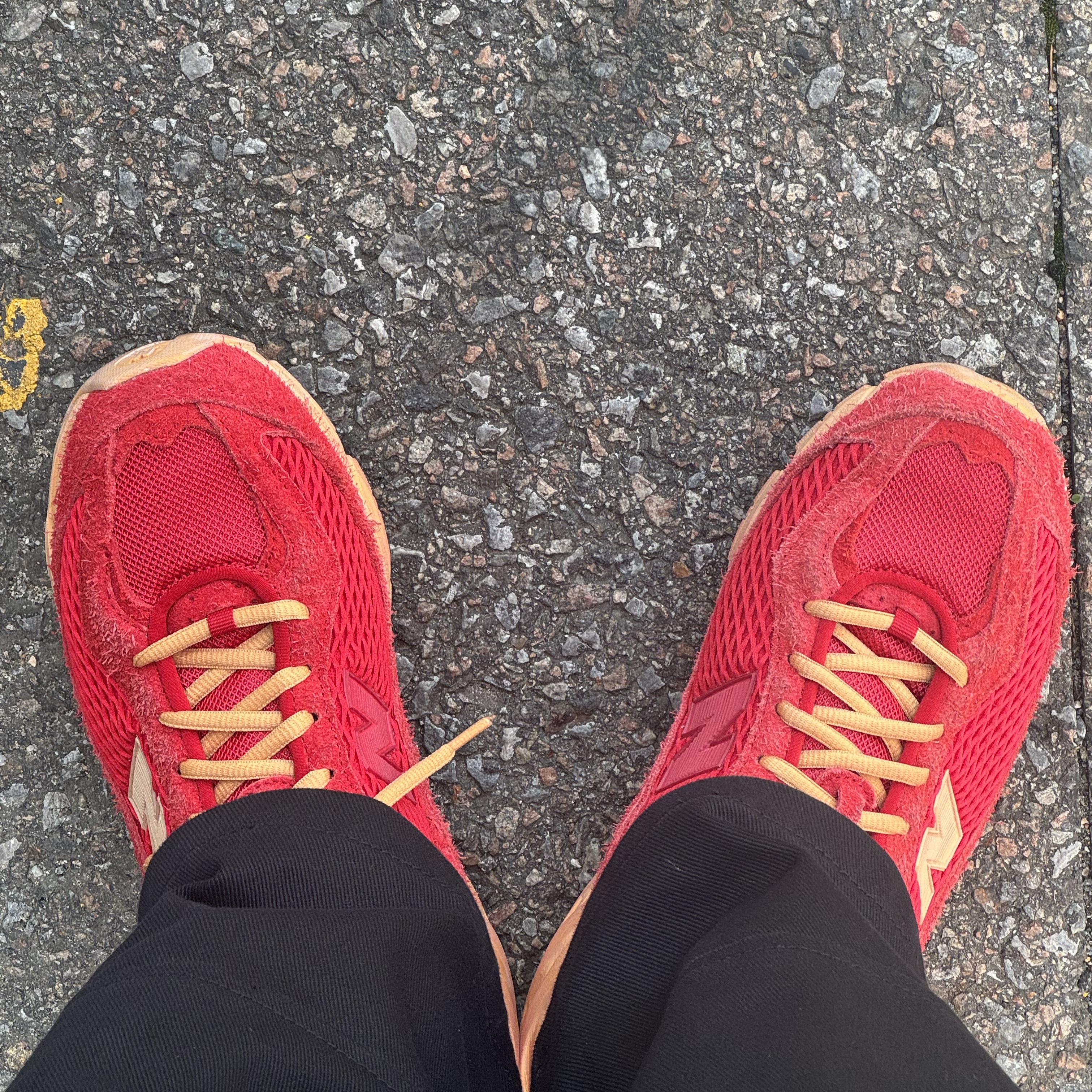 New Balance 509 Deep Red 착용 스타일 - 2