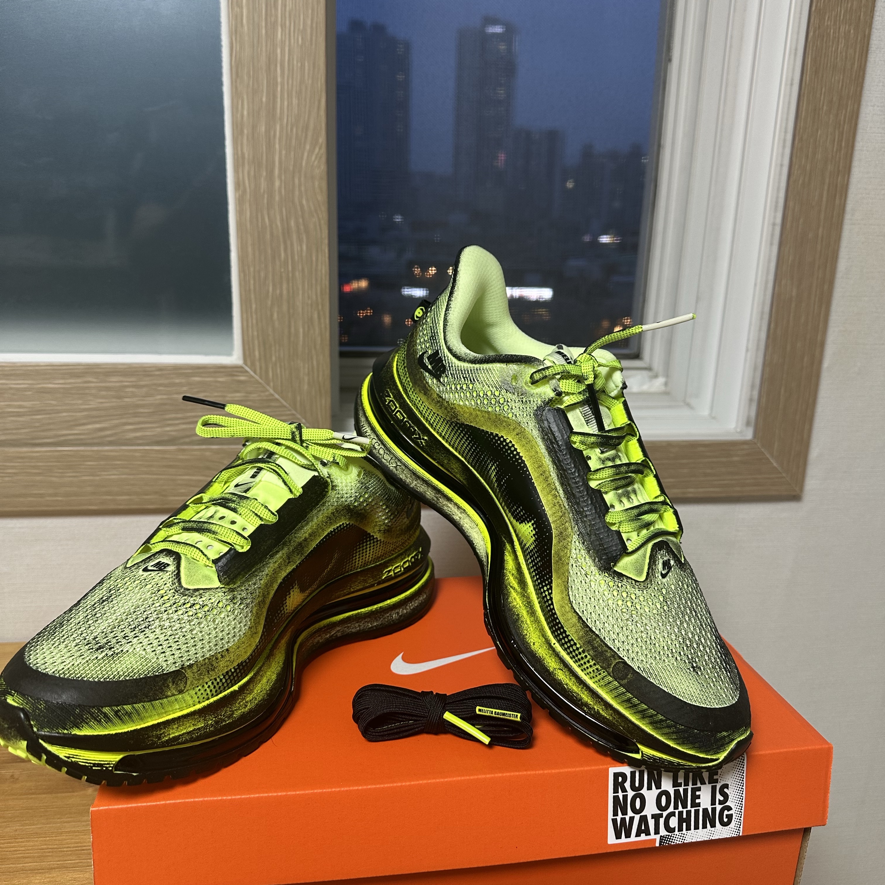 (W) Nike x Melitta Baumeister Pegasus Premium Volt and Cyber 착용 스타일 - 1