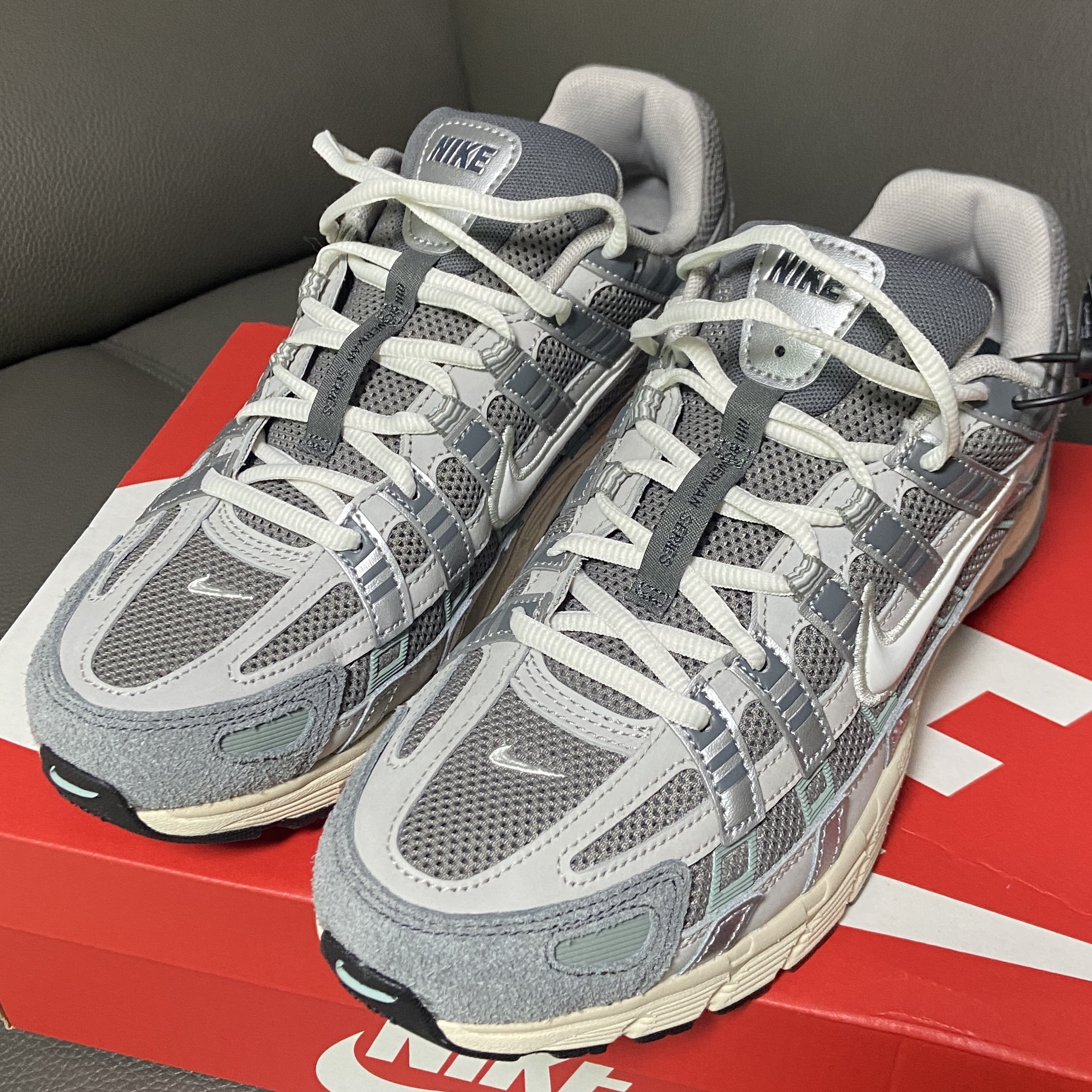 Nike P-6000 Flat Pewter Light Iron Ore 착용 스타일 - 1