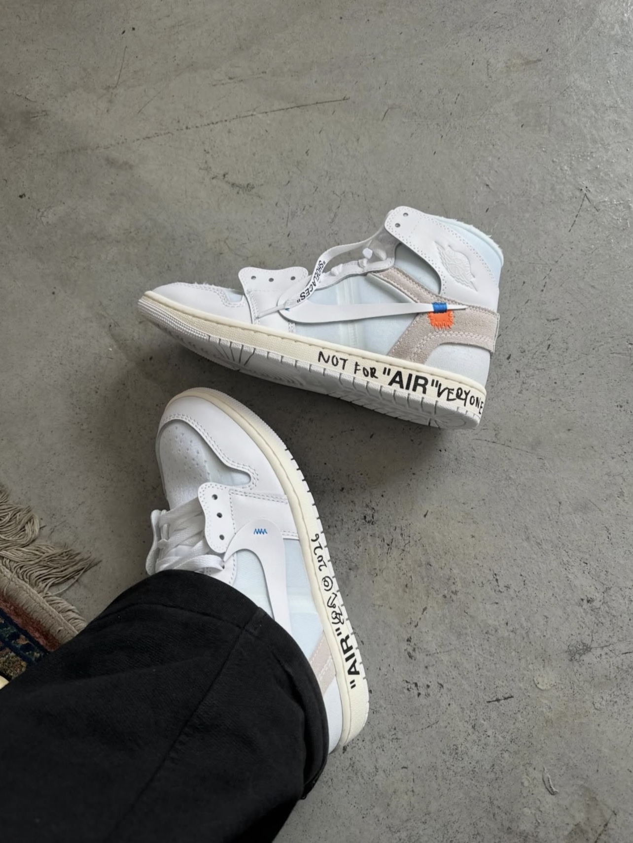 Jordan 1 x Virgil Abloh Archive Retro High Alaska White 착용 스타일 - 3