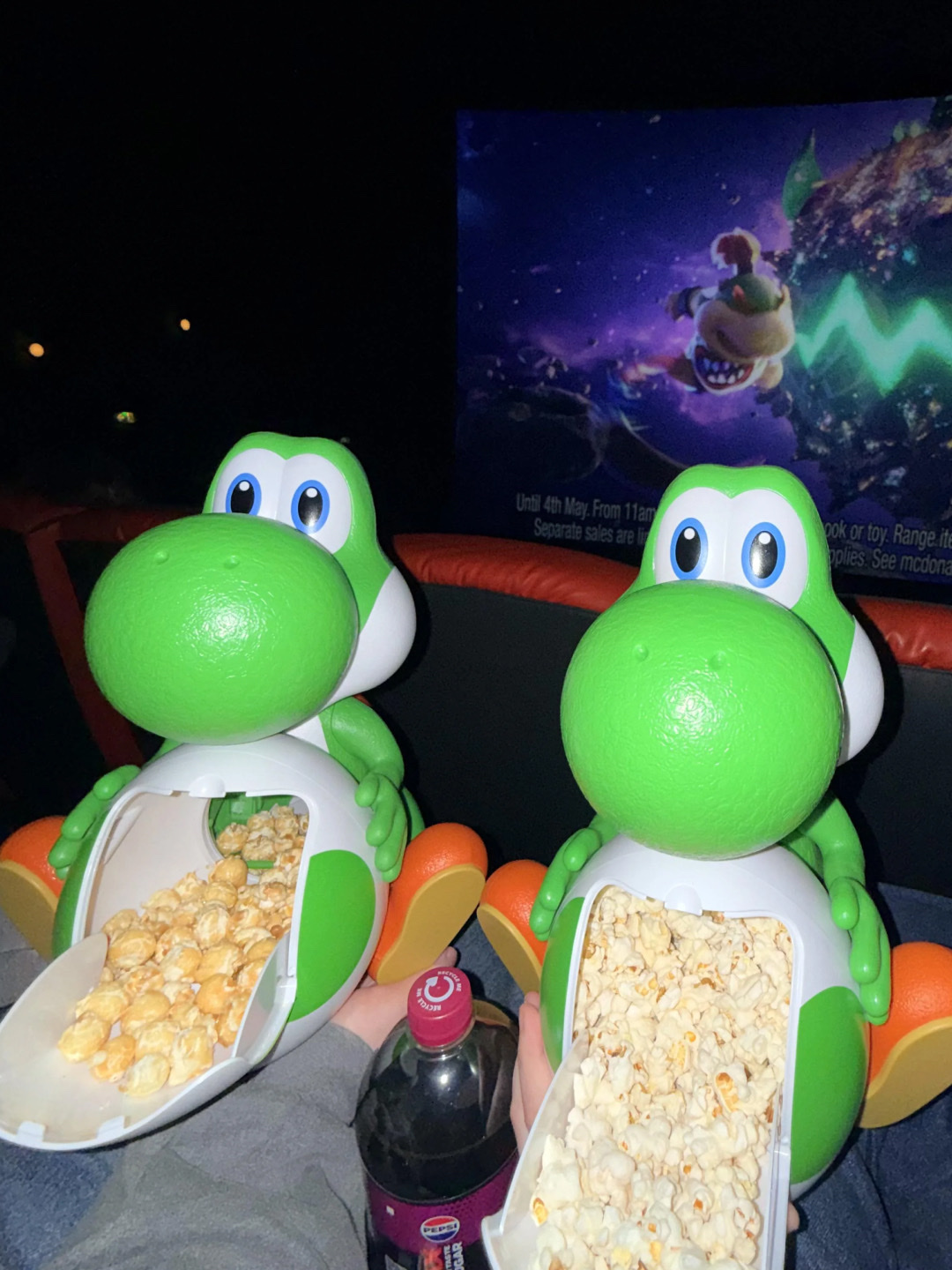 CGV x Super Mario Yoshi Popcorn Bucket 착용 스타일 - 3