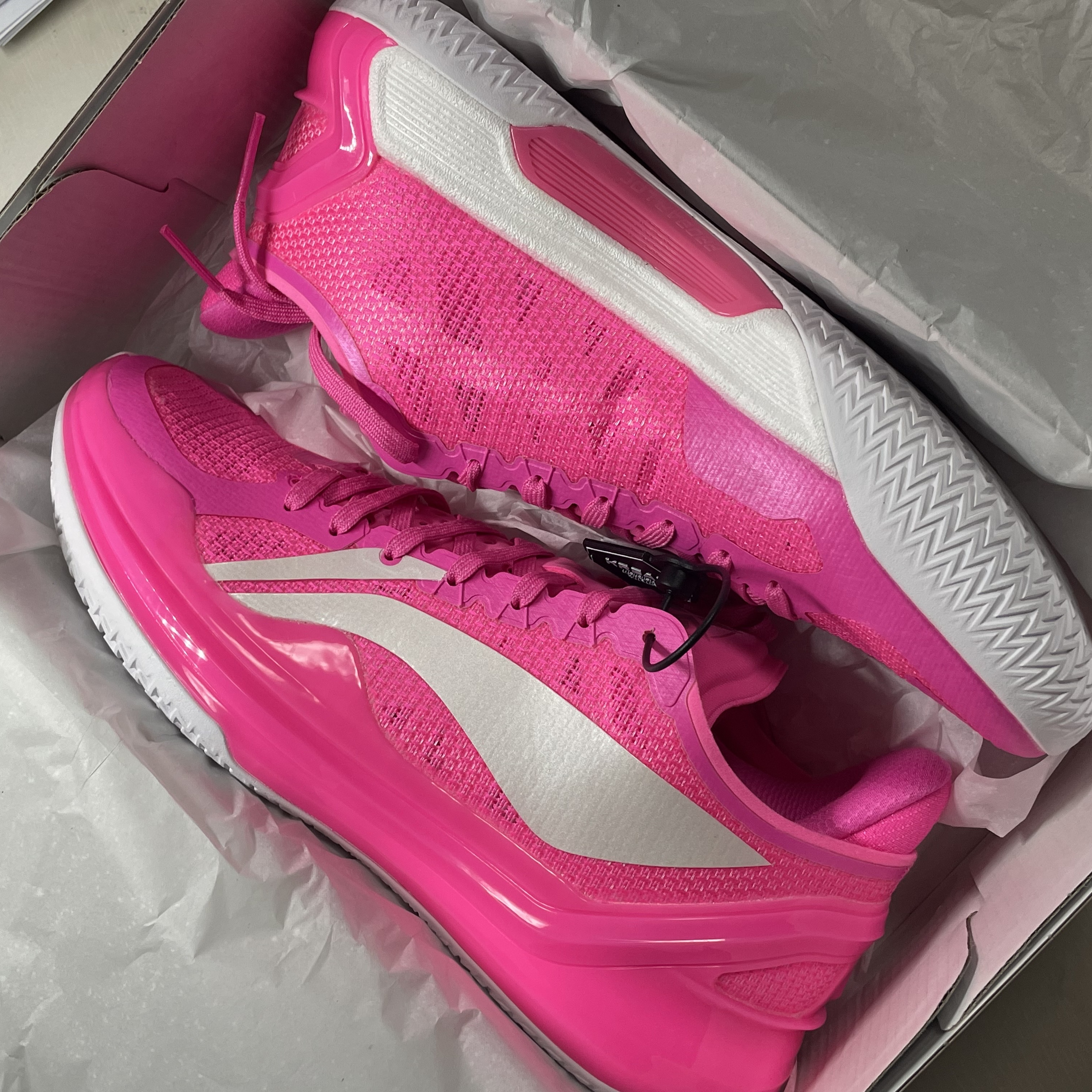 LiNing Liren 4 V2 Pink White 착용 스타일 - 1