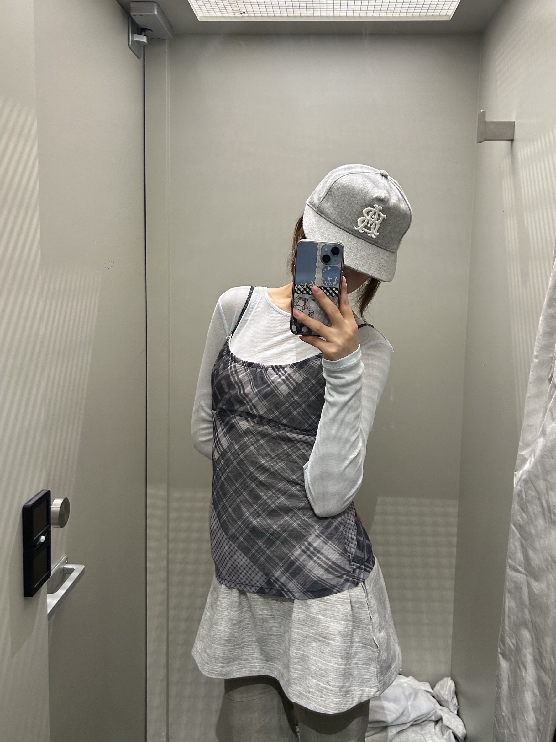 Amomento Women Round T-Shirt Light Blue - 26SS, Perverze Women Layering Camisole Gray - 26SS 착용 스타일 - 1