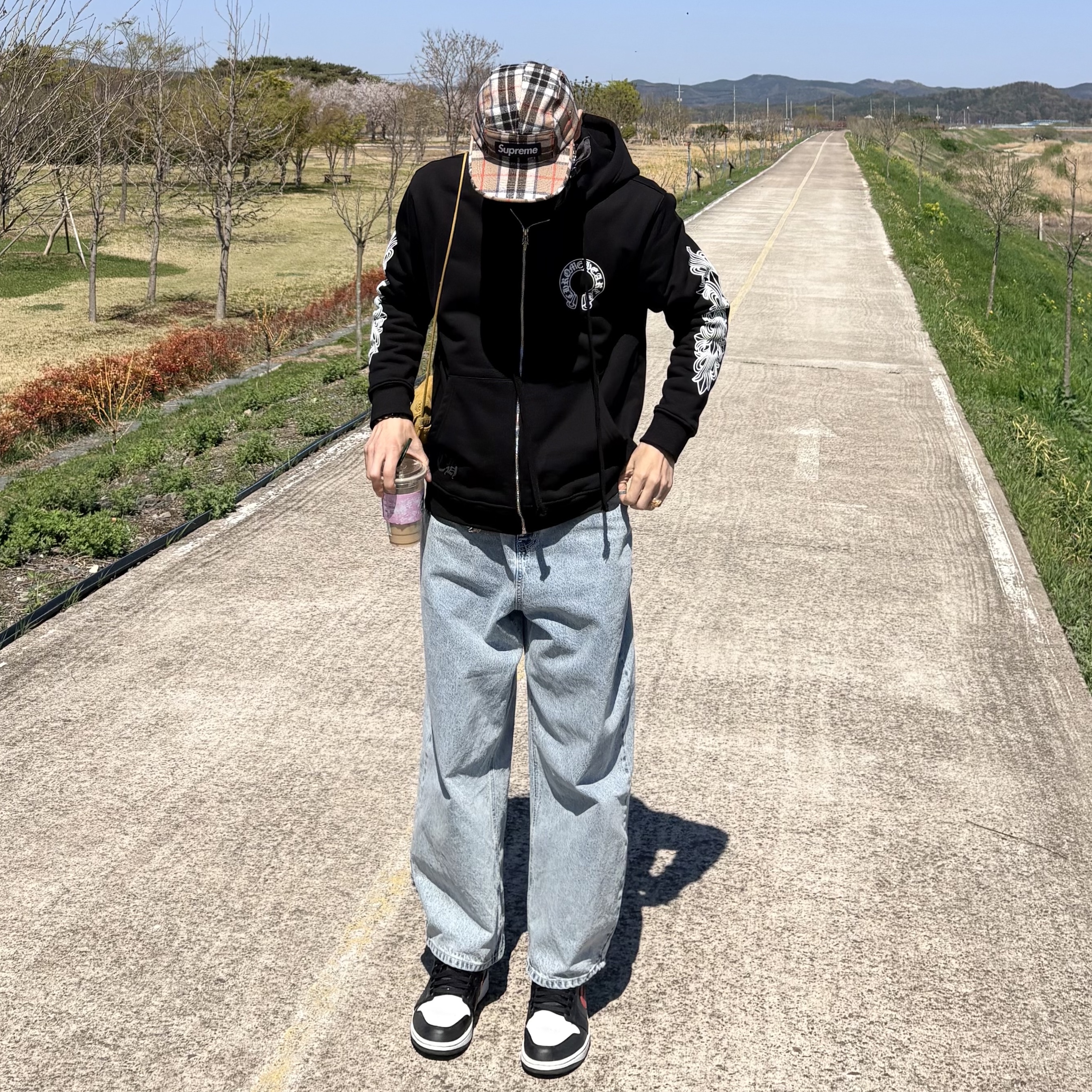 Chrome Hearts Horseshoe Floral Fleece Zip-Up Hoodie Black, Supreme Lochcarron Camp Cap Tan Plaid - 24FW 착용 스타일
