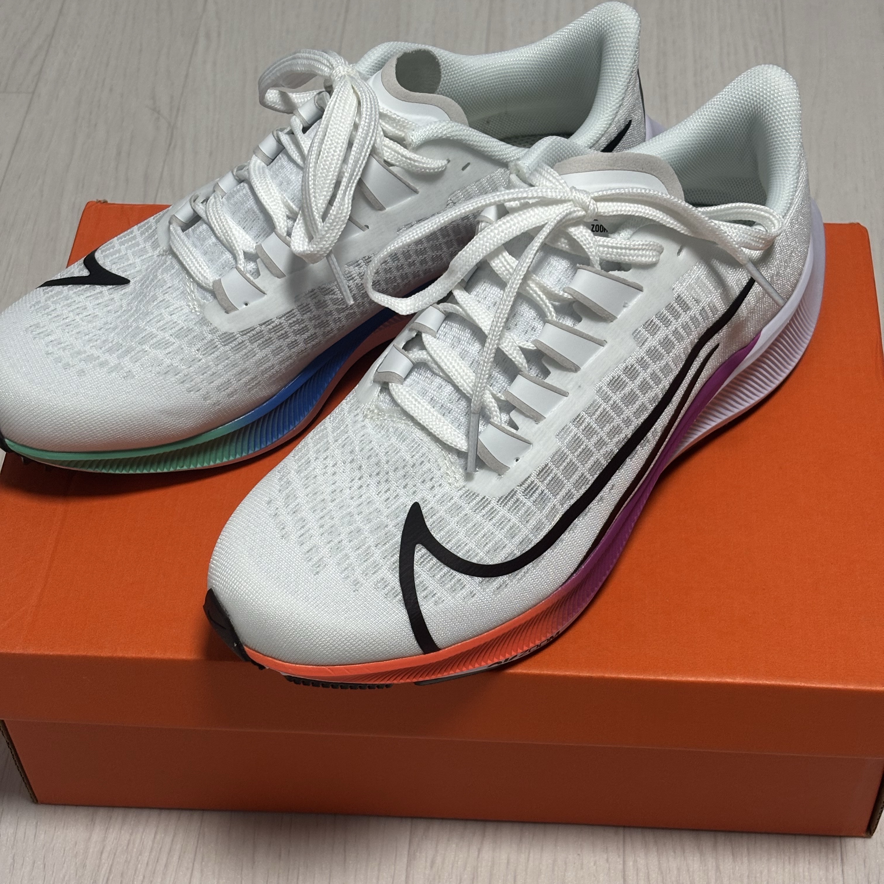 Nike Air Zoom Pegasus 37 White Hyper Violet 착용 스타일