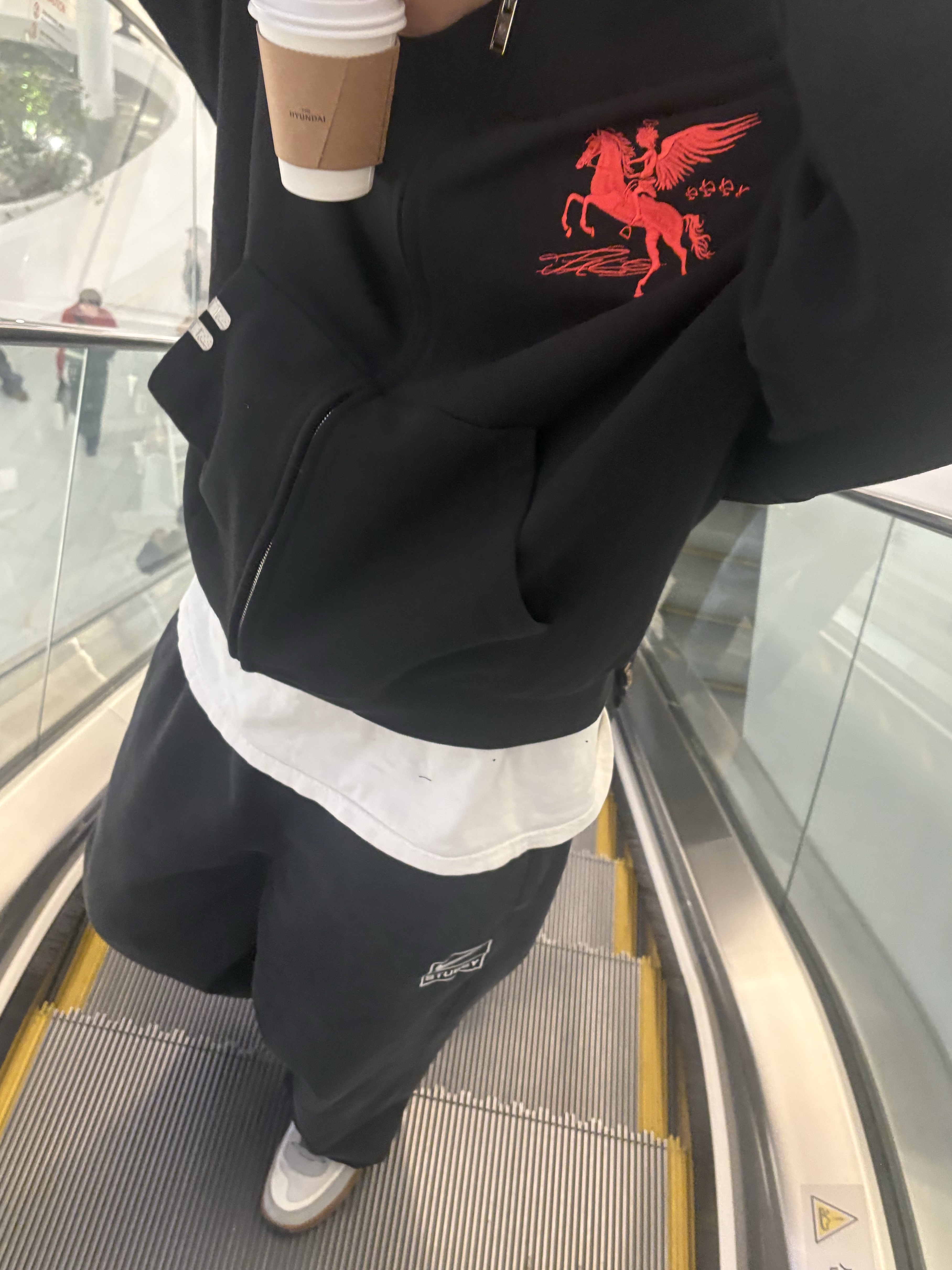 PACOSPLY Falling Angel Zip Up Hoodie Black, Nike x Stussy Washed Fleece Pants Black (FN5235-010) 착용 스타일 - 3