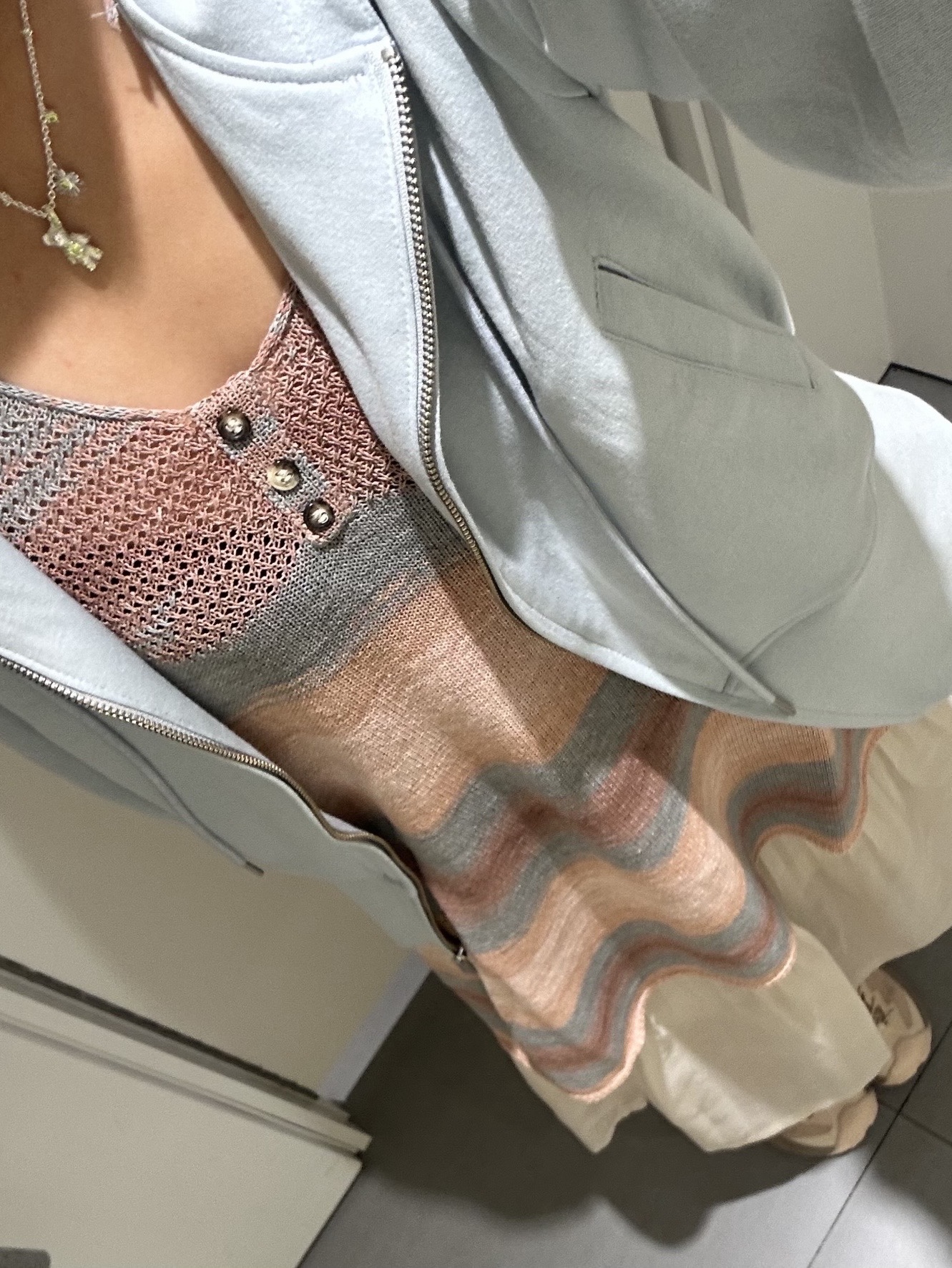 Perverze Women Multi Colored Knit Dress Beige - 26SS, Amomento Women Pleated Midi Skirt Beige - 26SS 착용 스타일 - 4