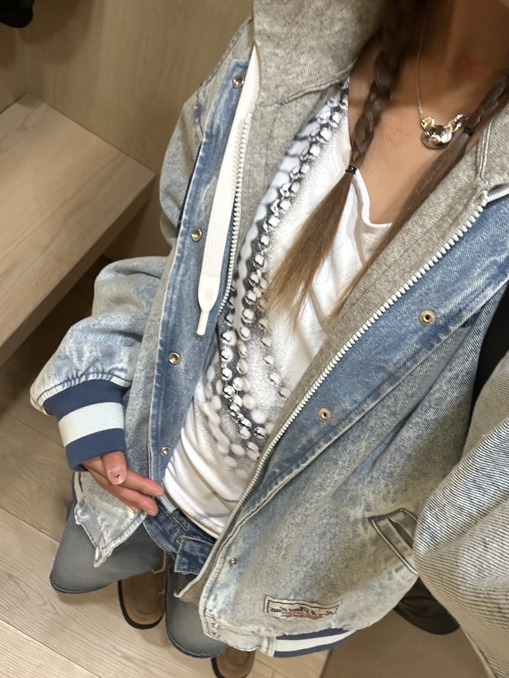 Nache Women Pearl Necklace Printed T-Shirt Ivory - 26SS, Yvmin Ugly Bear Pendant Silver - 25FW 착용 스타일
