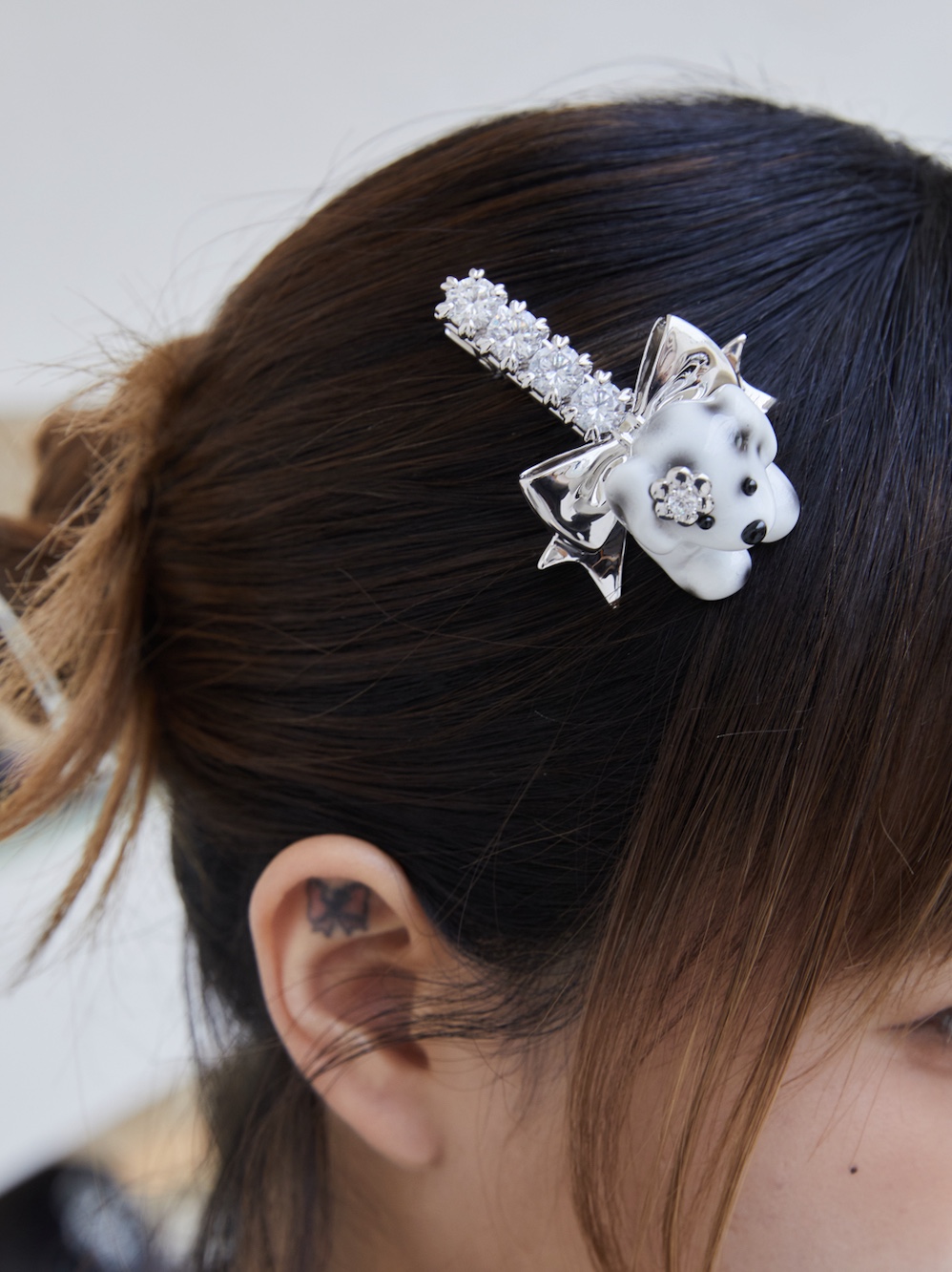 Yvmin Puppy Bowknot Hair Pin White - 26SS 착용 스타일 - 1