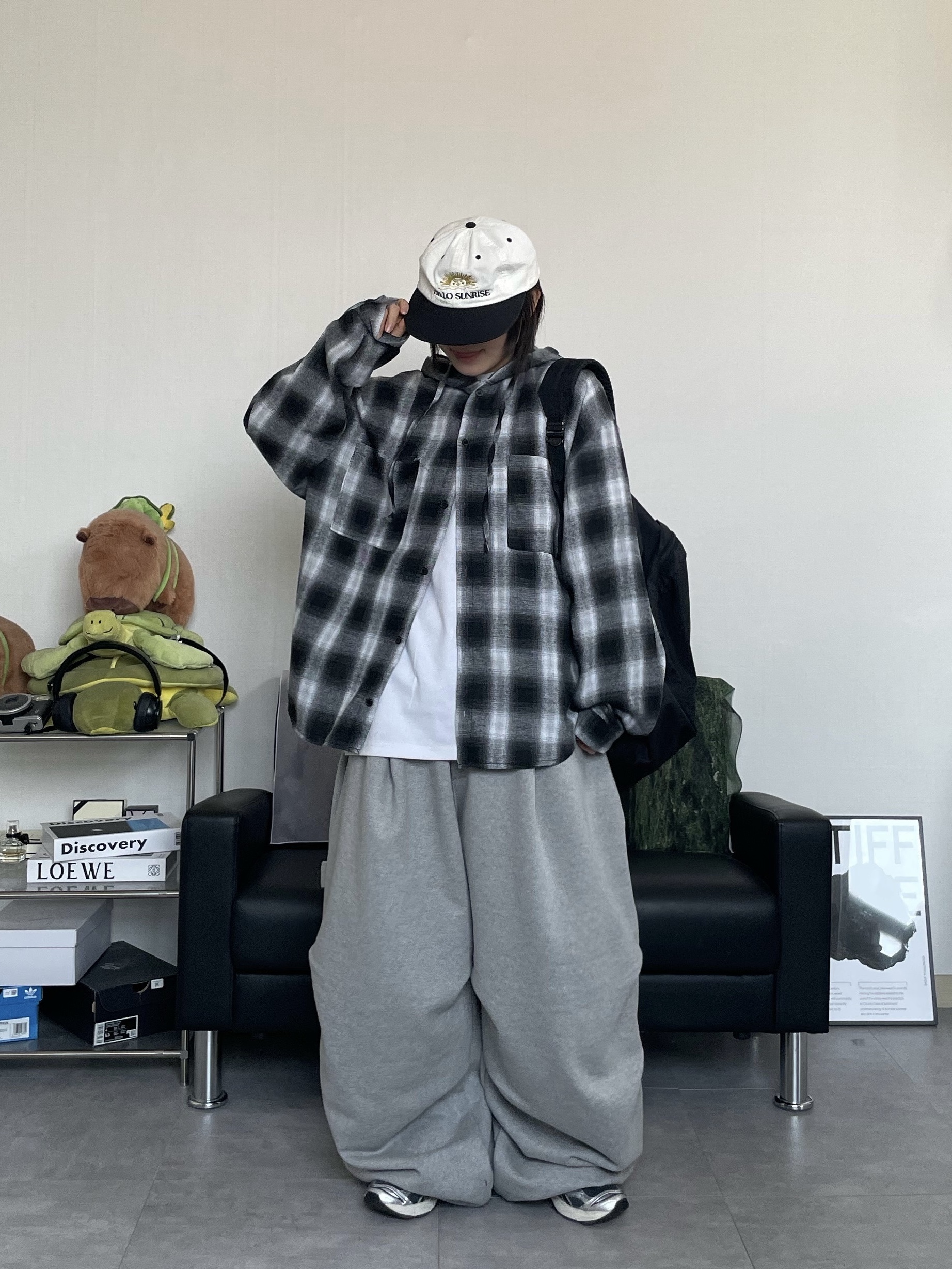CDG Backpack Black 착용 스타일 - 1