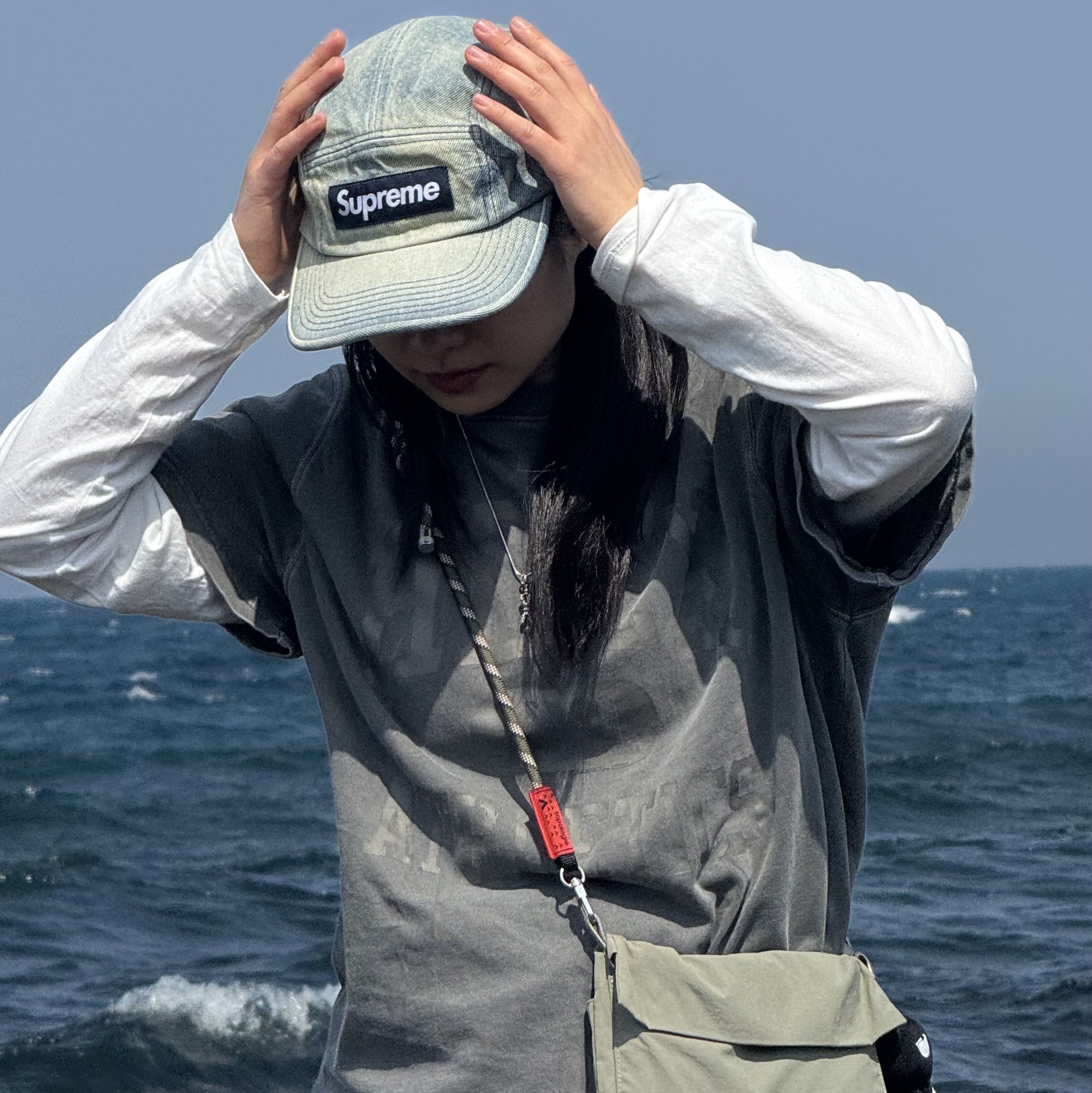 Supreme Washed Chino Twill Camp Cap Dirty Indigo - 24SS, [KREAM 단독] Scudo Cuore Grey Beads Bracelet 착용 스타일 - 3