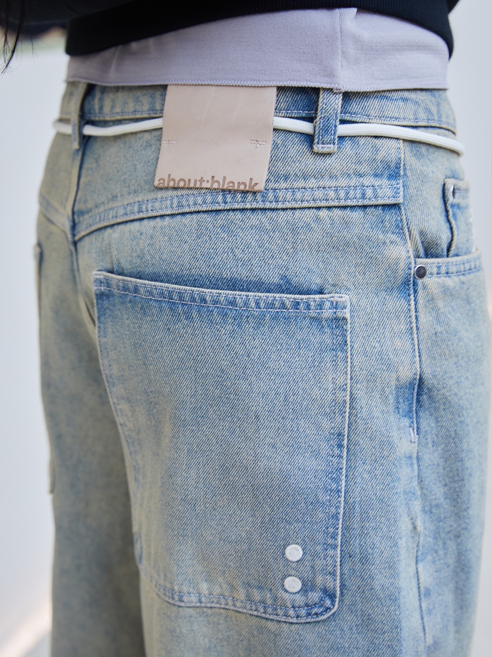 [KREAM 단독] About:Blank Wide Leg Denim Dirty Blue Wash - 26SS, Markgong Women Fuck It Zip Hoodie Black - 26SS 착용 스타일 - 3