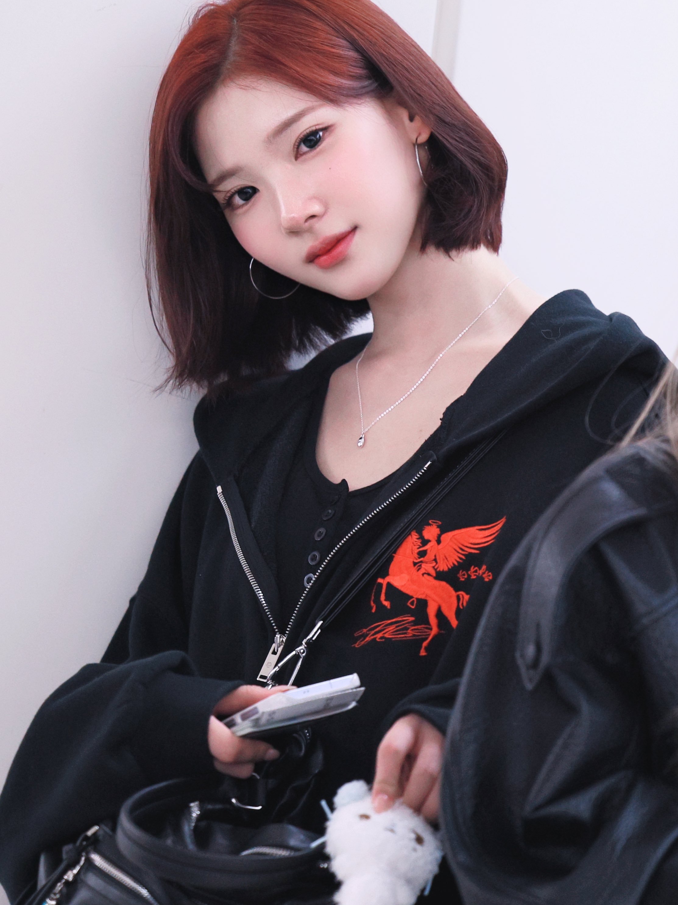 PACOSPLY Falling Angel Zip Up Hoodie Black 착용 스타일